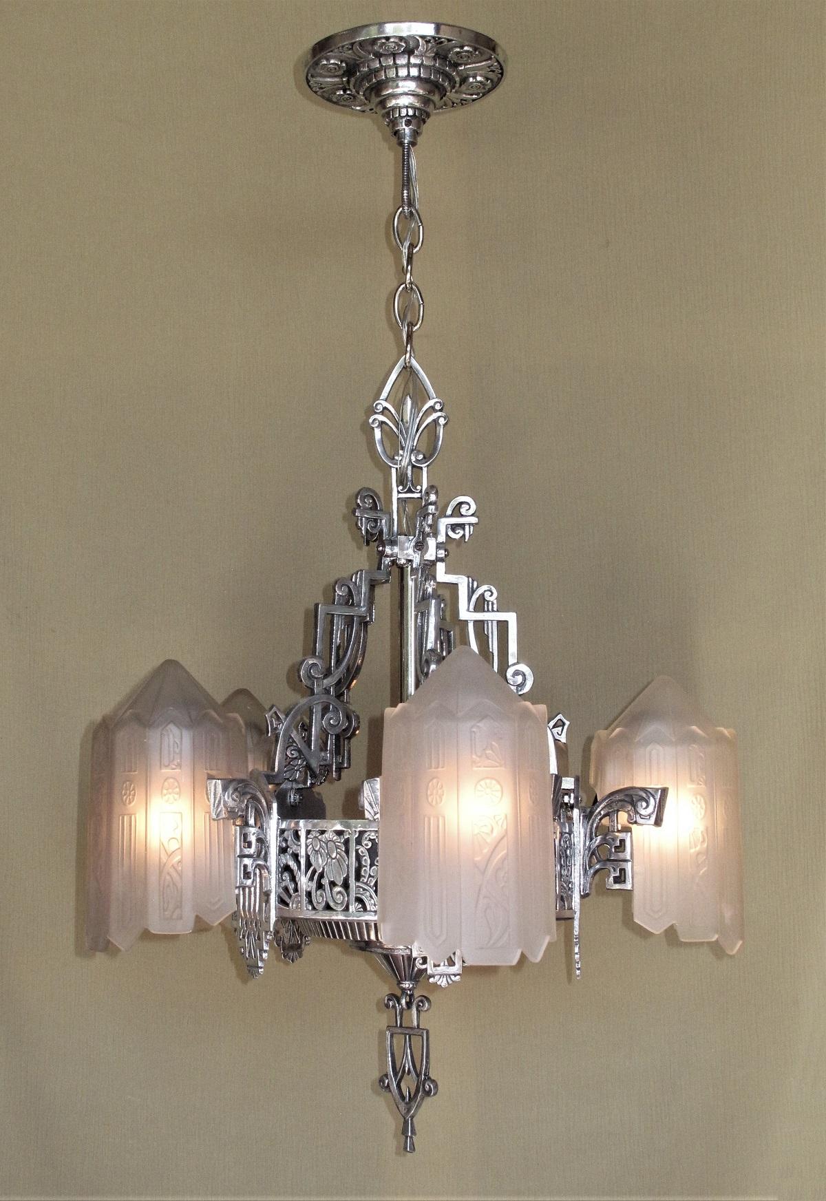 Grande Dame of American Art Deco Lighting, circa 1932 In Good Condition For Sale In Prescott, AZ