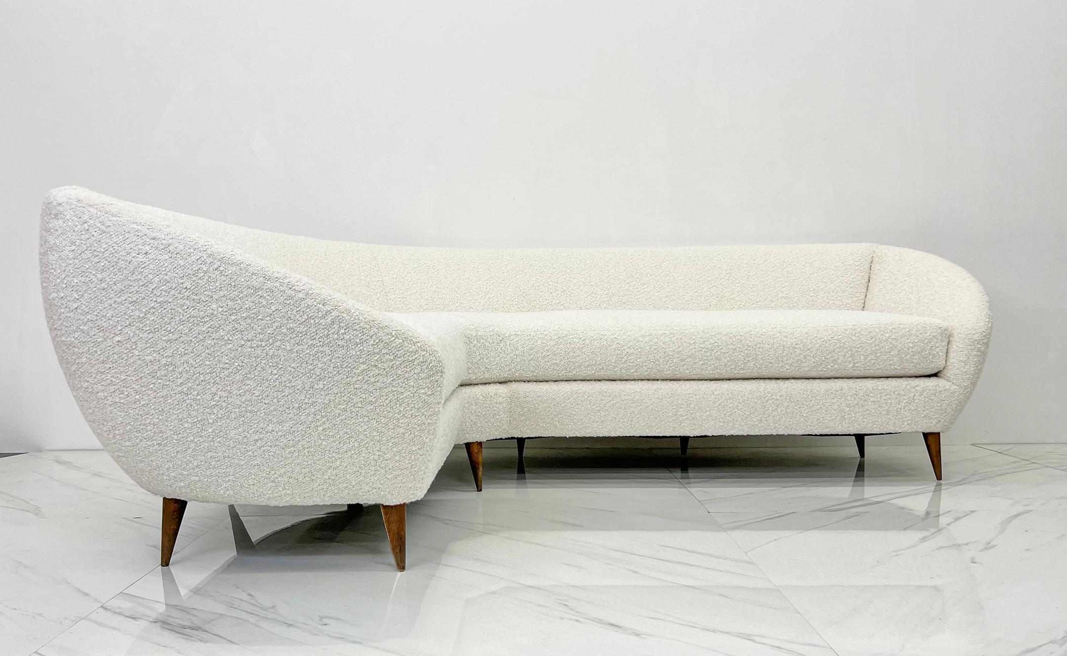 Bouclé Canapé Boomerang Grande Divano Curvo, d'après Gio Ponti, vers 1950 en vente