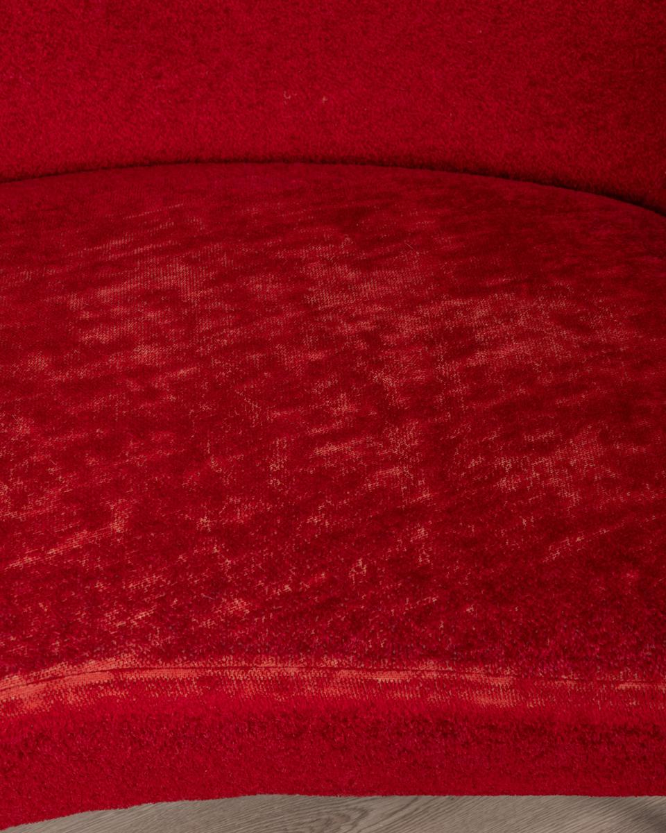 Large vintage 1950s red velvet curved sofa Italian design For Sale 4