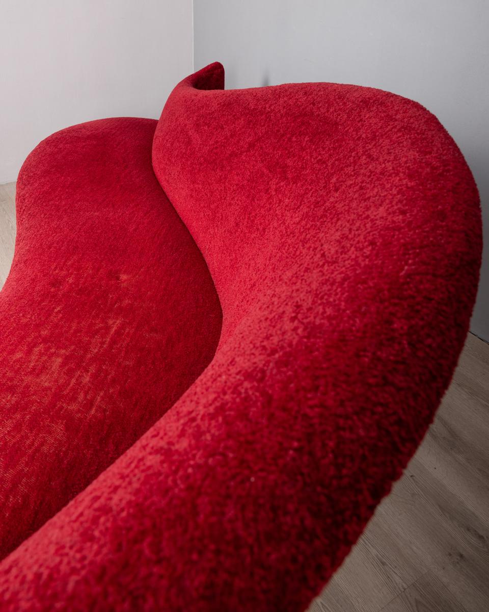 Large vintage 1950s red velvet curved sofa Italian design For Sale 5
