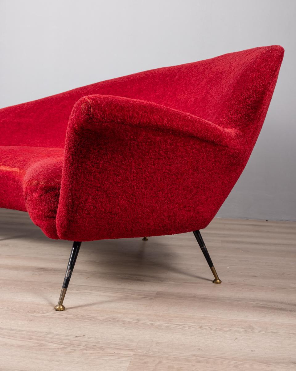 Large vintage 1950s red velvet curved sofa Italian design For Sale 8