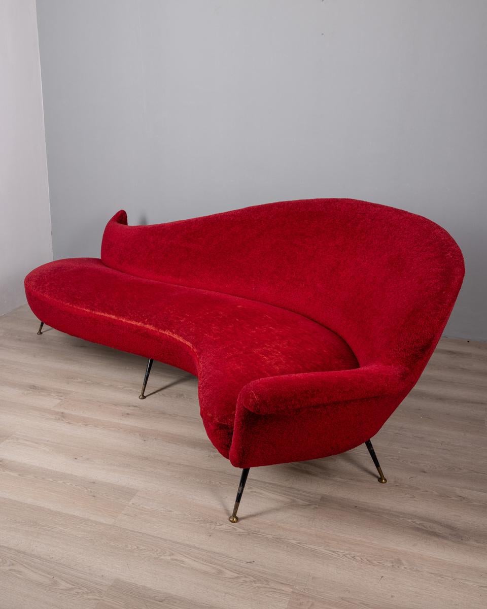 Mid-Century Modern Large vintage 1950s red velvet curved sofa Italian design For Sale