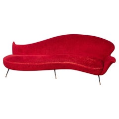 Gran sofá curvo vintage años 50 terciopelo rojo diseño italiano