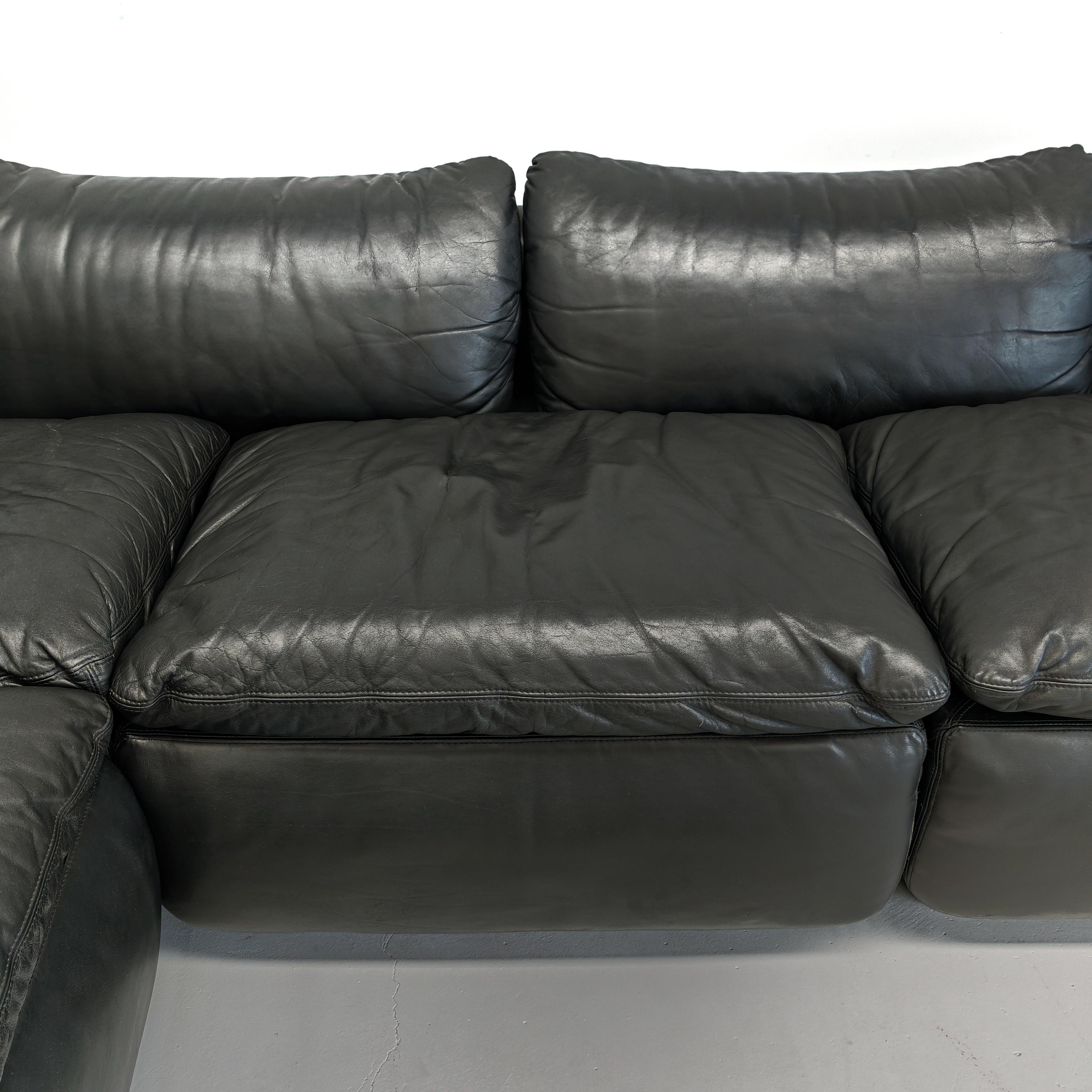 Grand canapé modulable en cuir noir 'Confidential' A.Roselli  pour Saporiti 70s Bon état - En vente à Milano, MI