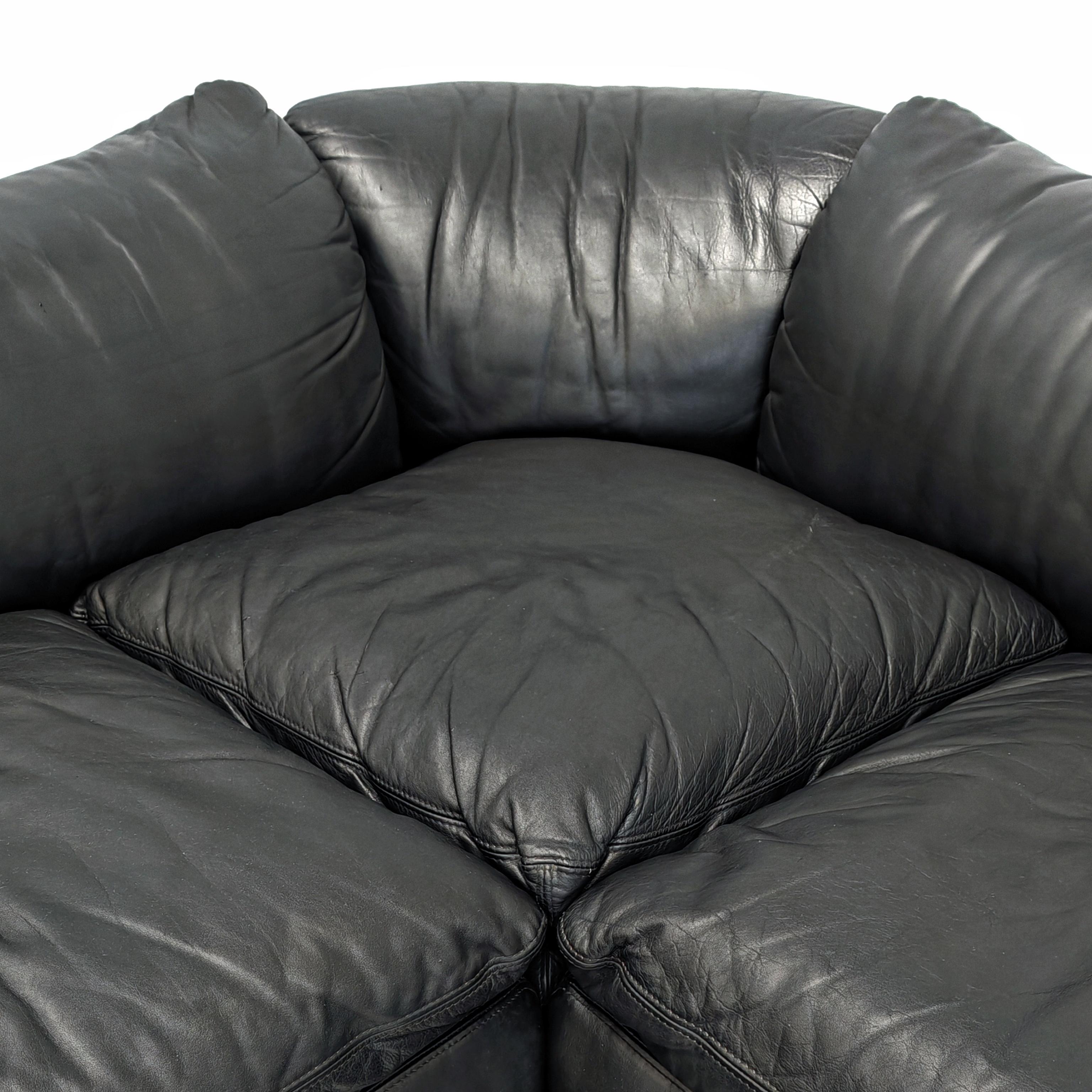 20th Century Grand canapé modulable en cuir noir 'Confidential' A.Roselli  pour Saporiti 70s en vente