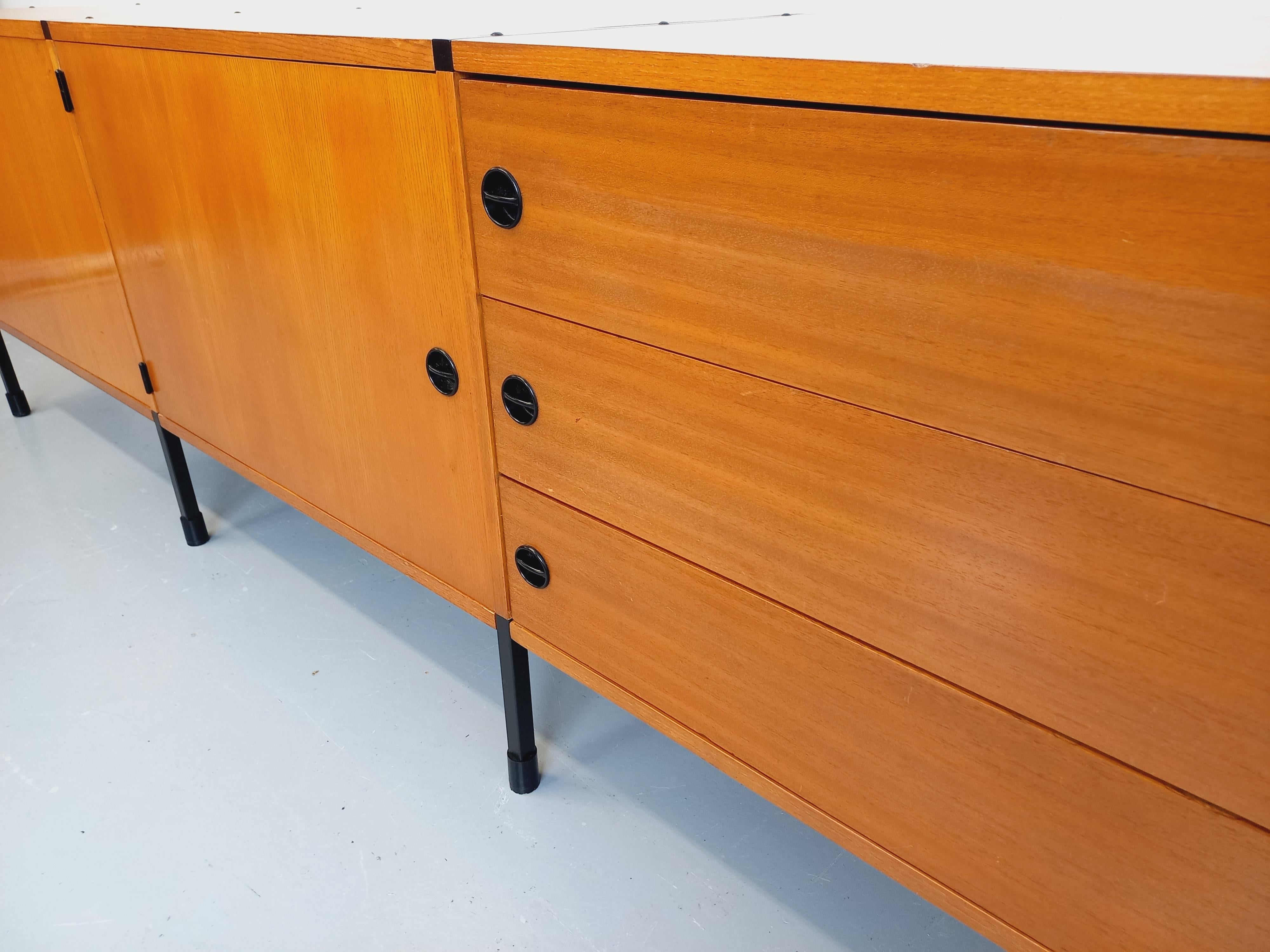 Grande enfilade basse moderniste vintage ARP Minvielle Guariche Mortier Motte im Zustand „Gut“ im Angebot in BESANÇON, FR