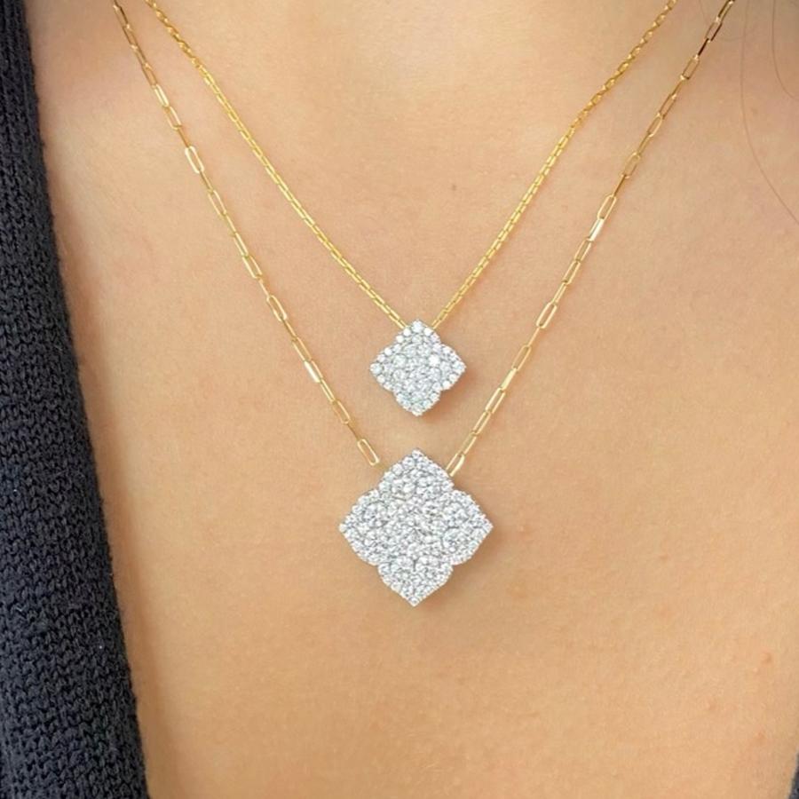 Grande Fleur D’amour All Diamond with Chain Pendant Necklace For Sale 1