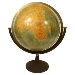 Large 1940s globe from Paravia based on a drawing by C. Boehmer