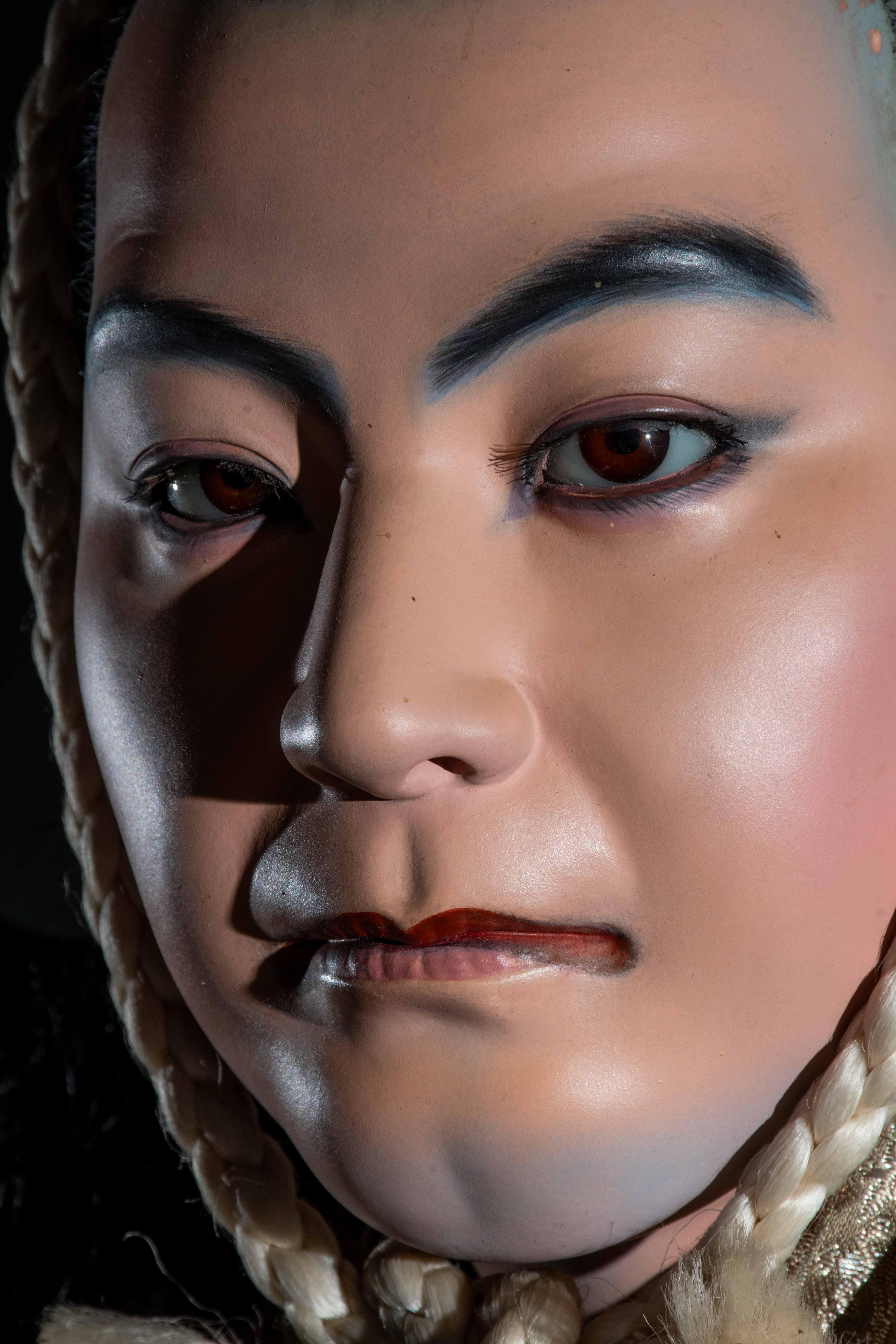 Grande iki ningyō in legno raffigurante un attore del teatro Kabuki Excellent état - En vente à Milano, IT