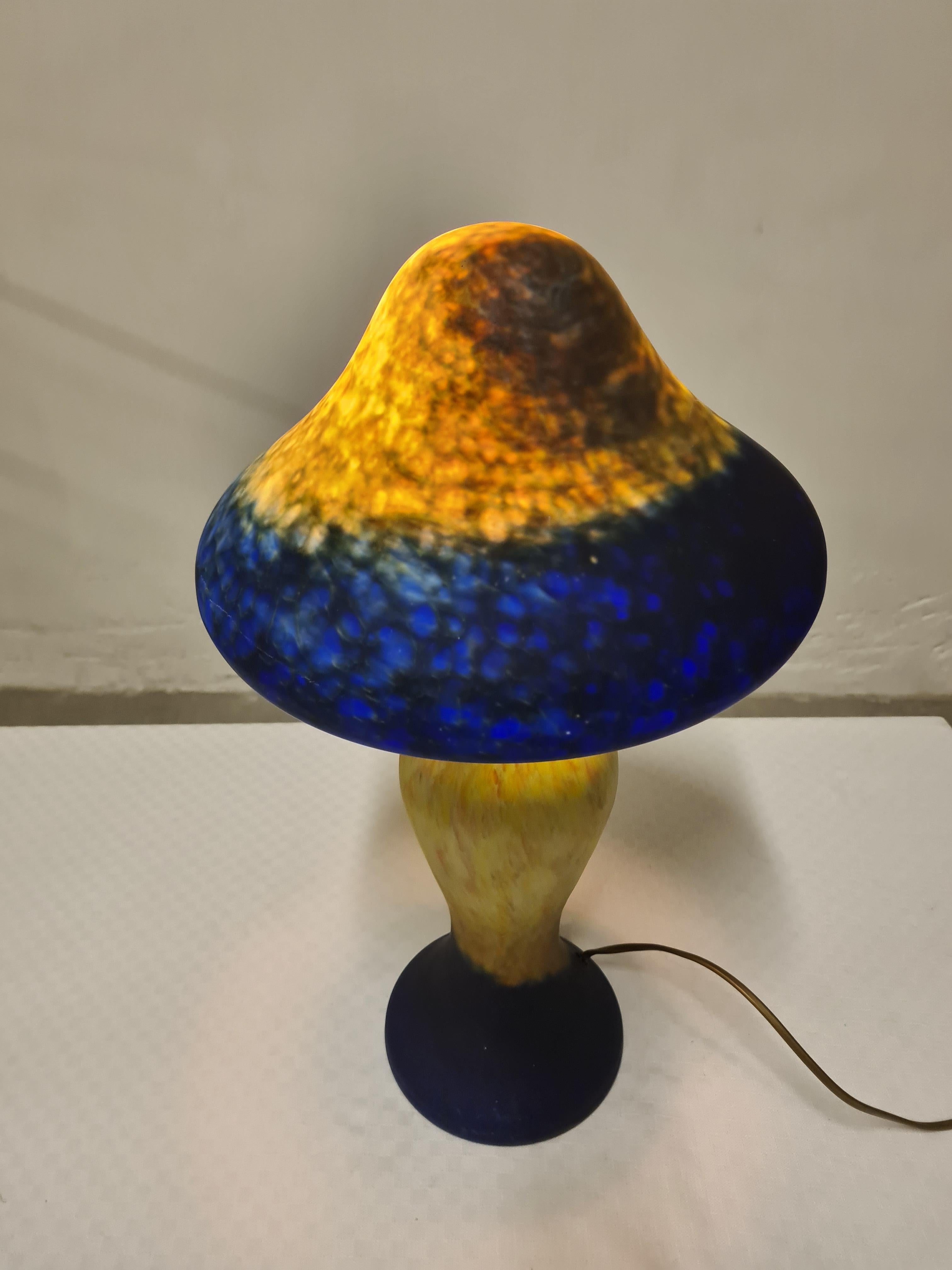 Large mushroom lamp made of glass paste in Art Nouveau style In Good Condition For Sale In Torino, IT