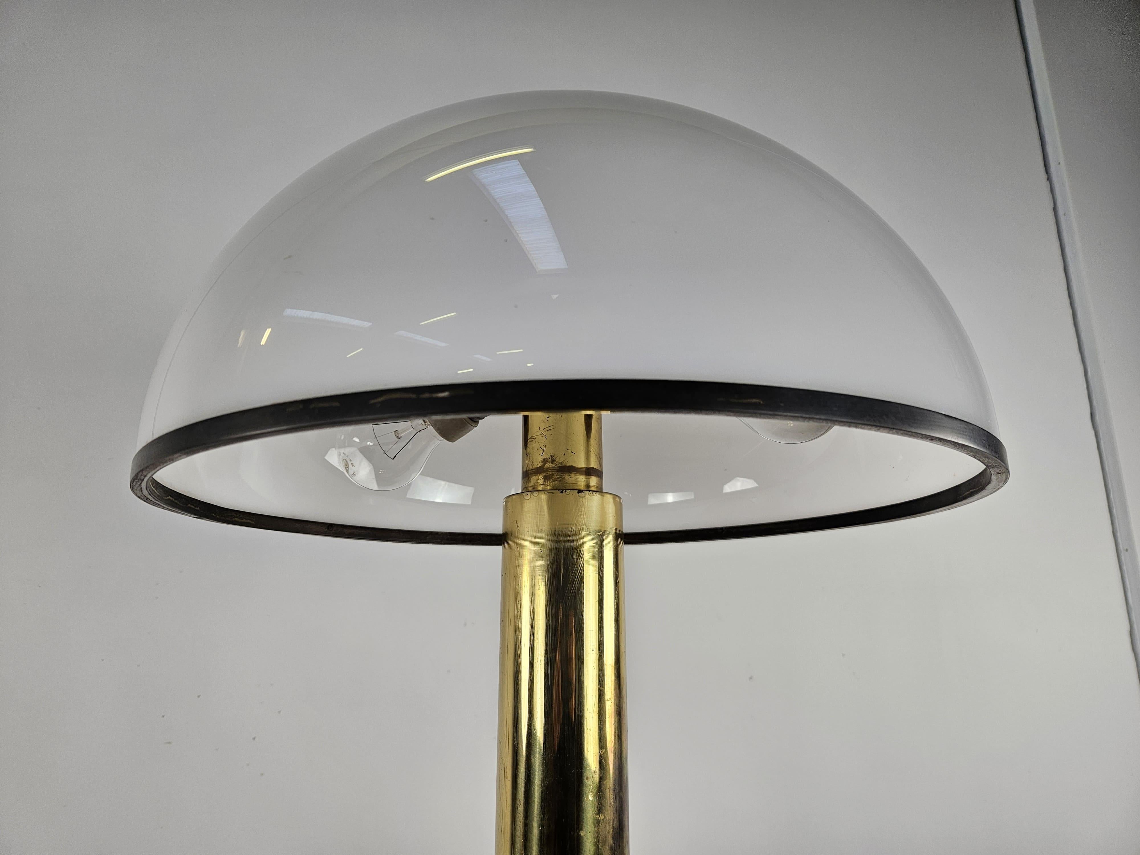 italien Grande lampe de table 'Fungo' de Gabriella Crespi avec signature, vintage 1970