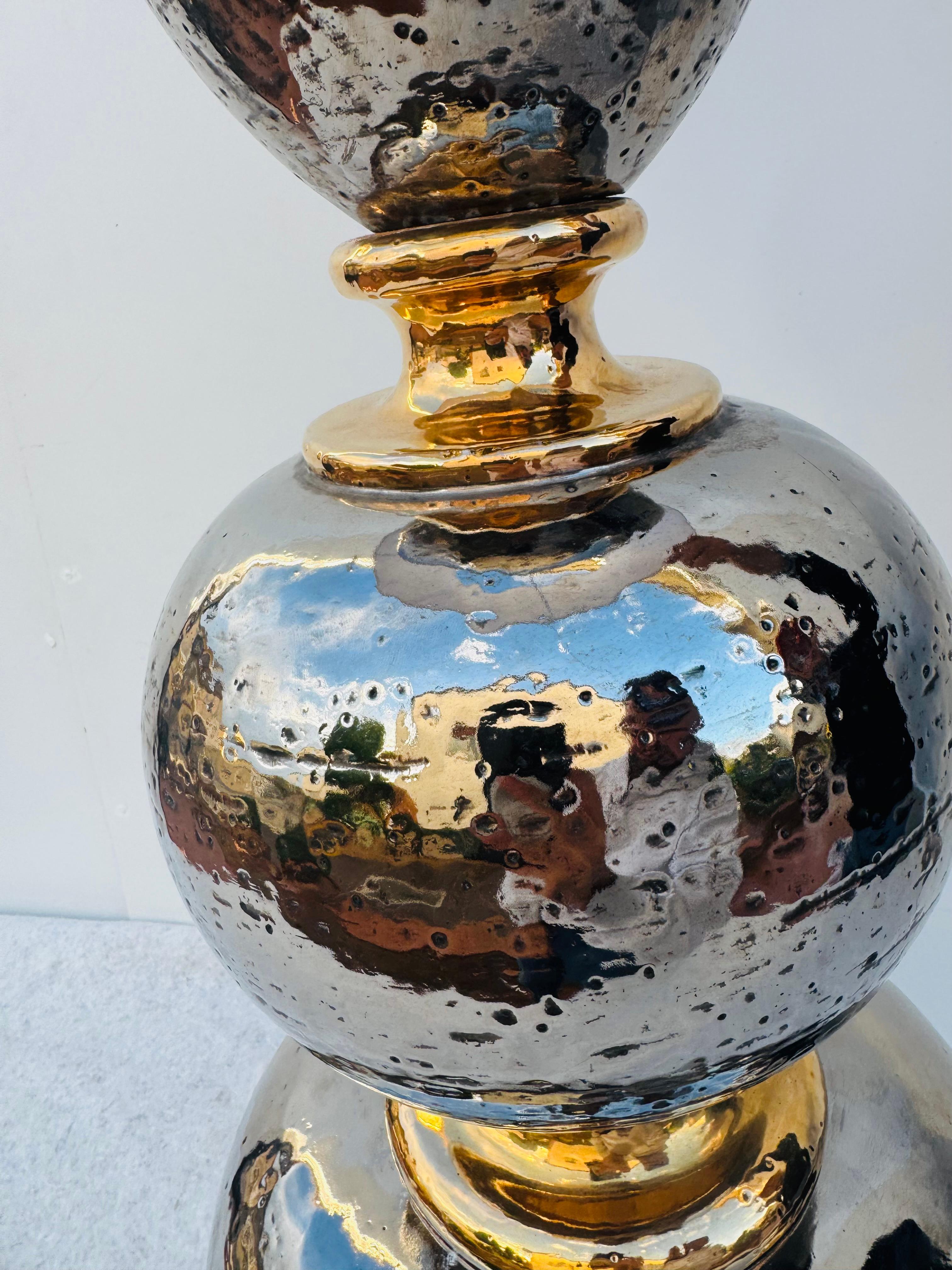 Mid-Century Modern Grande Lampada in ceramica rifinita color oro e argento, Zaccagnini, Italia 1970 For Sale