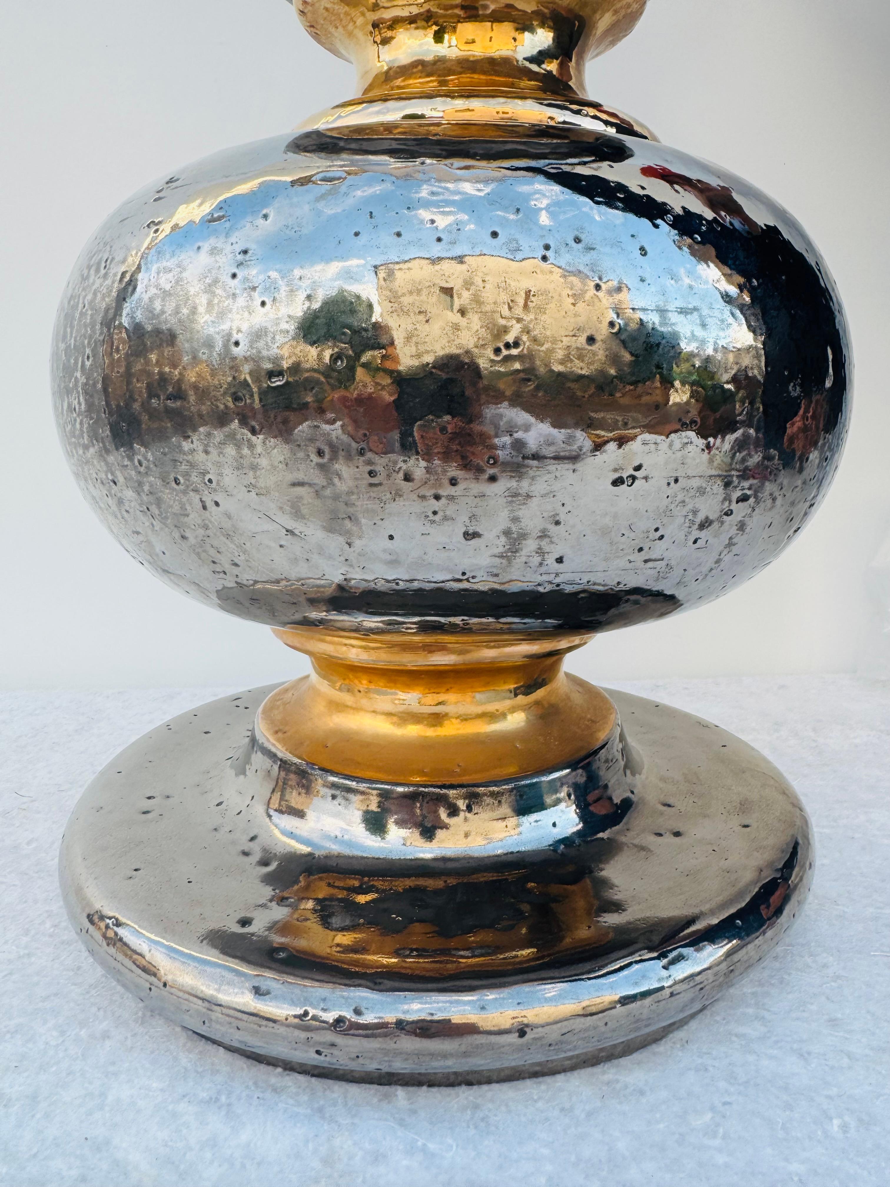 Italian Grande Lampada in ceramica rifinita color oro e argento, Zaccagnini, Italia 1970 For Sale