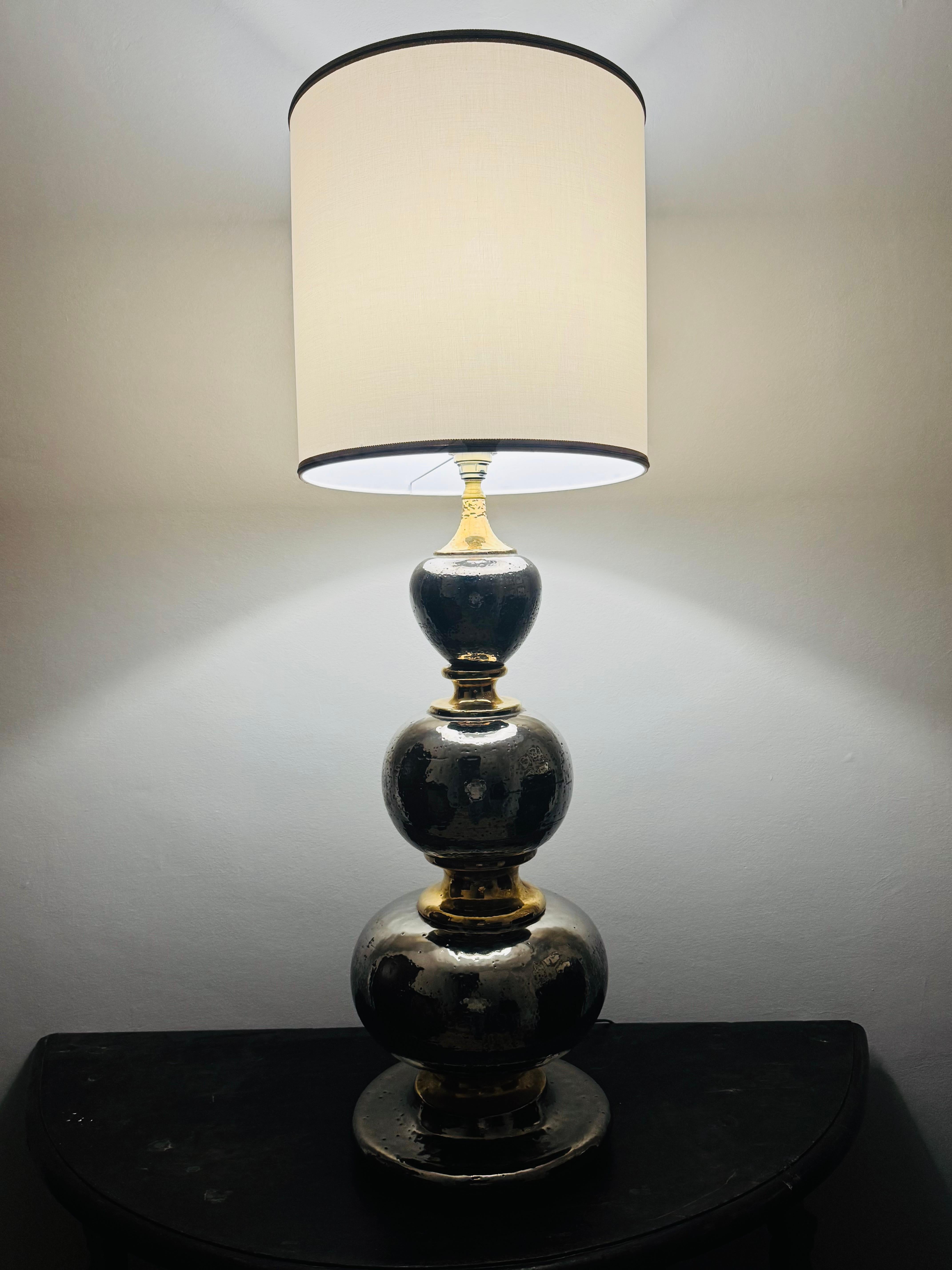 Grande Lampada in ceramica rifinita color oro e argento, Zaccagnini, Italia 1970 In Good Condition For Sale In Bastia Umbra, IT