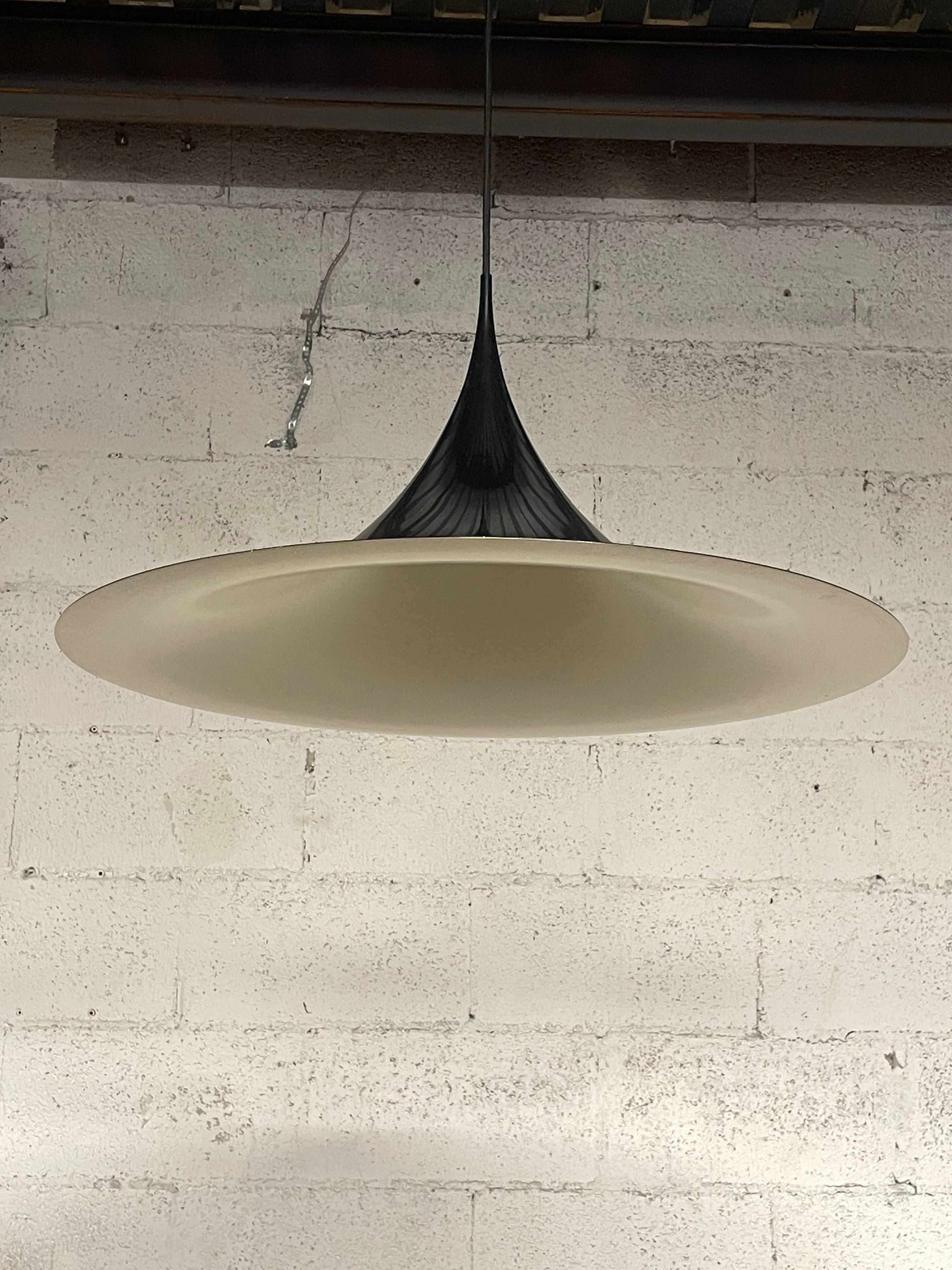 Suspension lamp model 