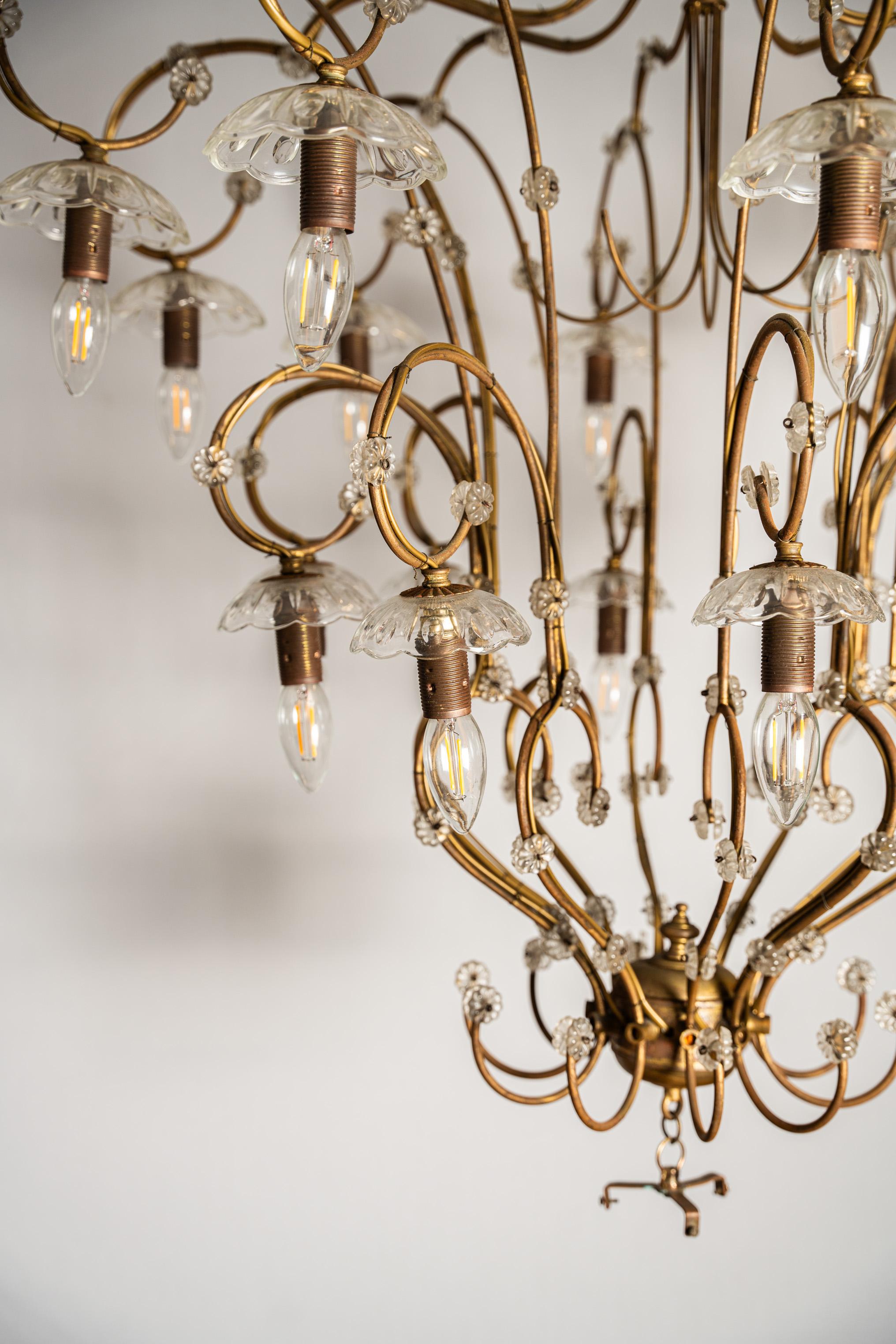 Large 20-light brass and glass chandelier chandelier  For Sale 3
