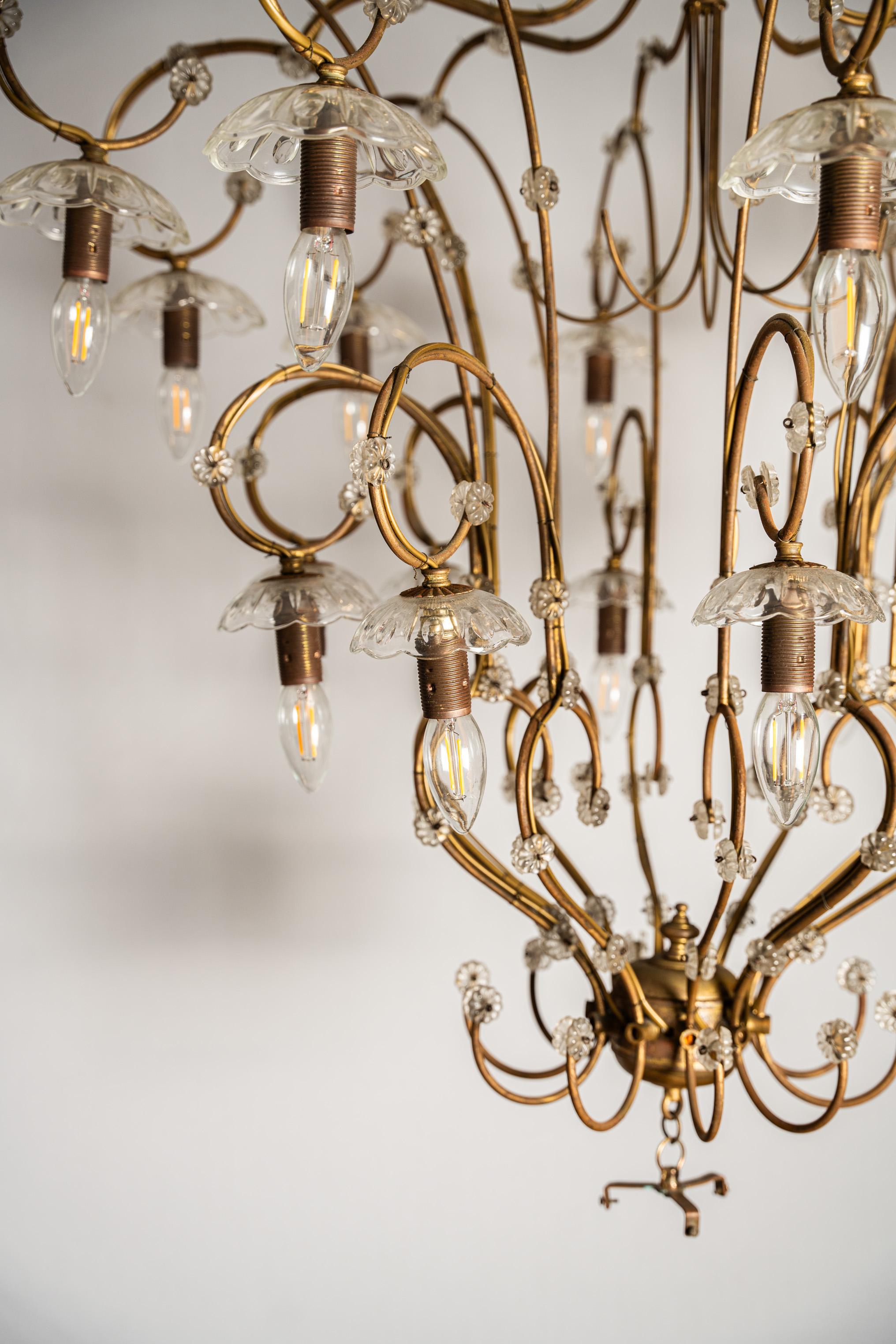 Grand lustre à 20 lumières en laiton et verre en vente 3