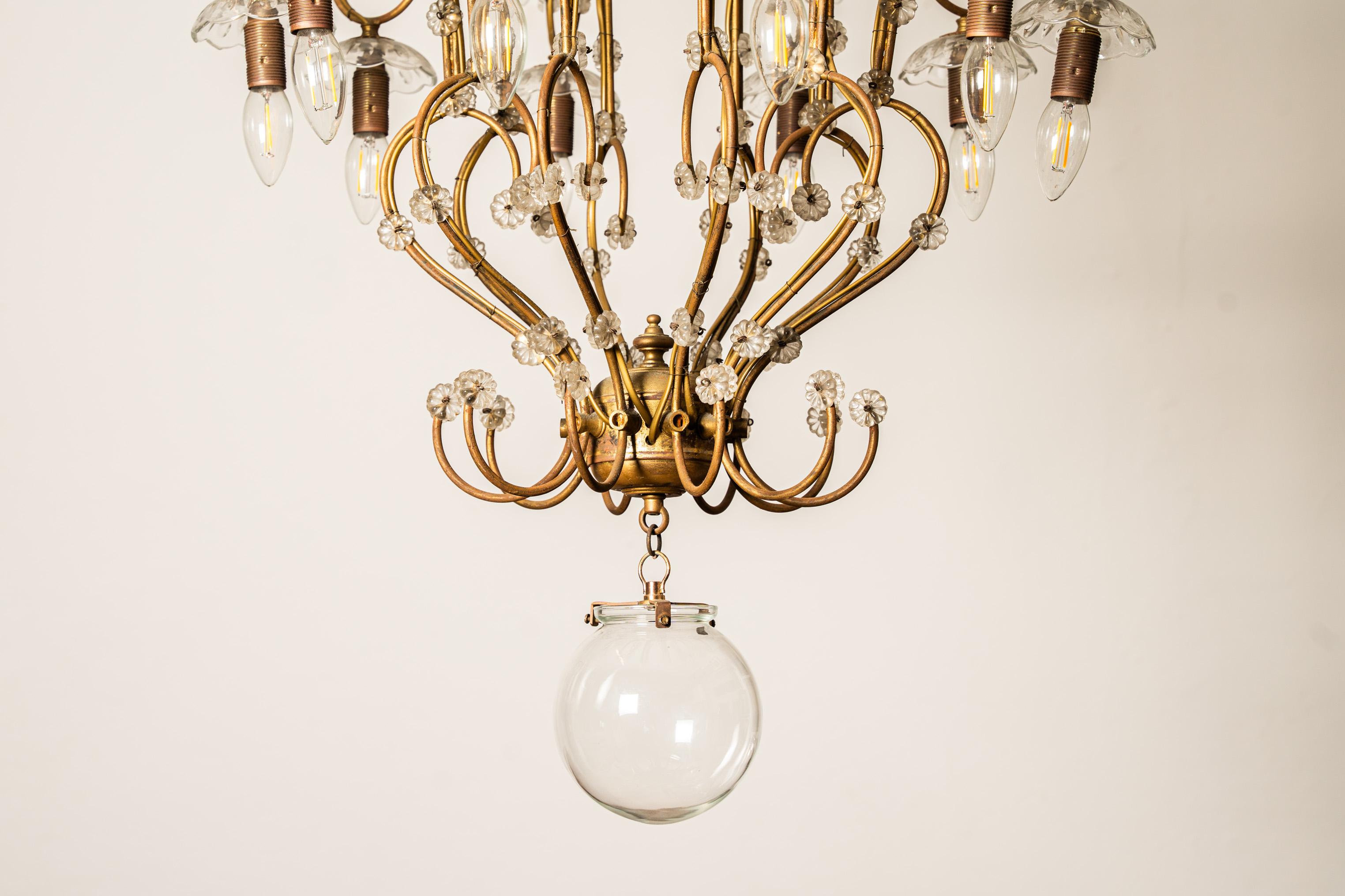 Mid-Century Modern Large 20-light brass and glass chandelier chandelier  For Sale