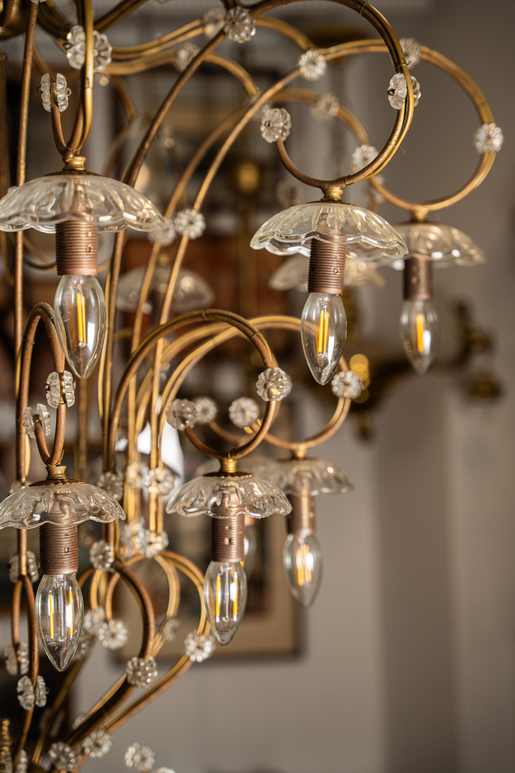 Grand lustre à 20 lumières en laiton et verre en vente 2