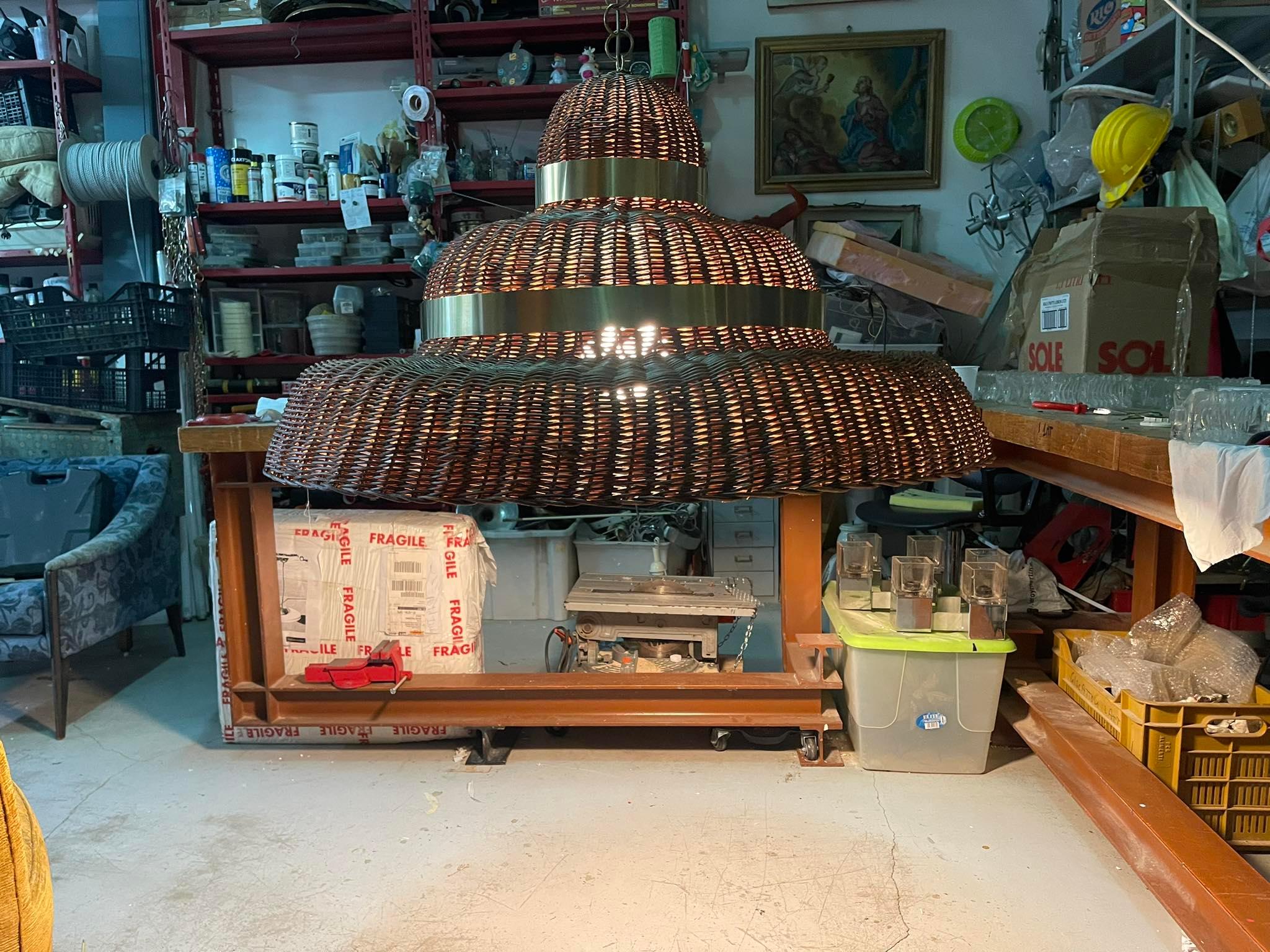 Grande Lampadario Circolare  in Midollino e Ottone Italia esemplare Unico en venta 5