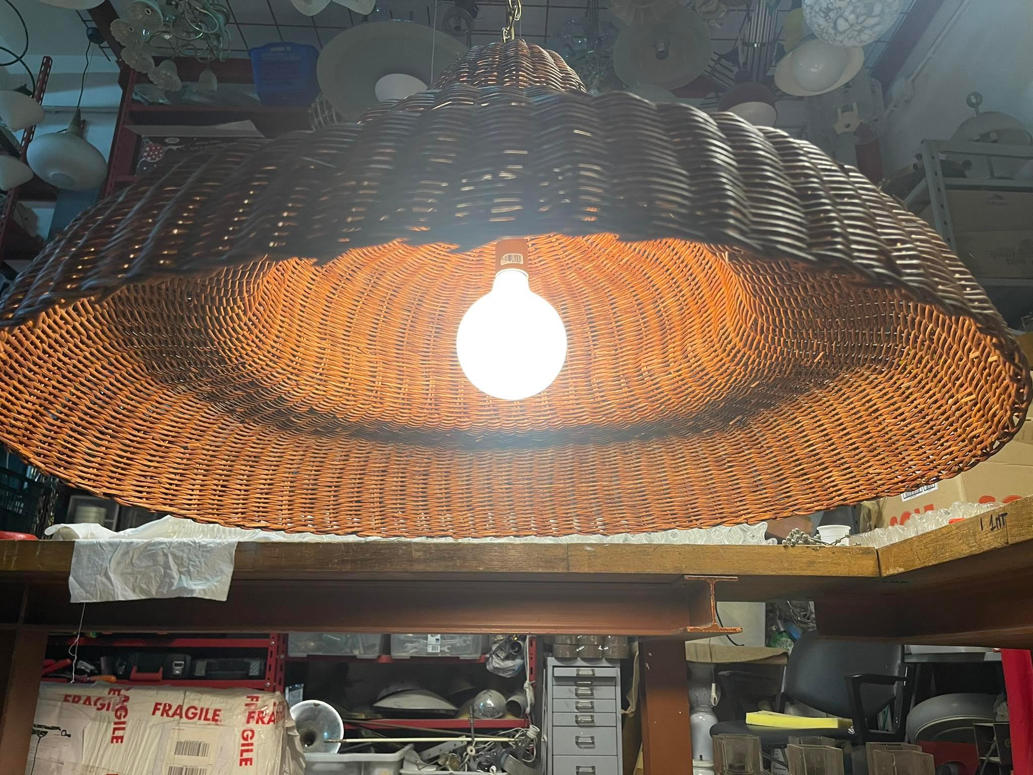 Grande Lampadario Circolare  in Midollino e Ottone Italia esemplare Unico en venta 8