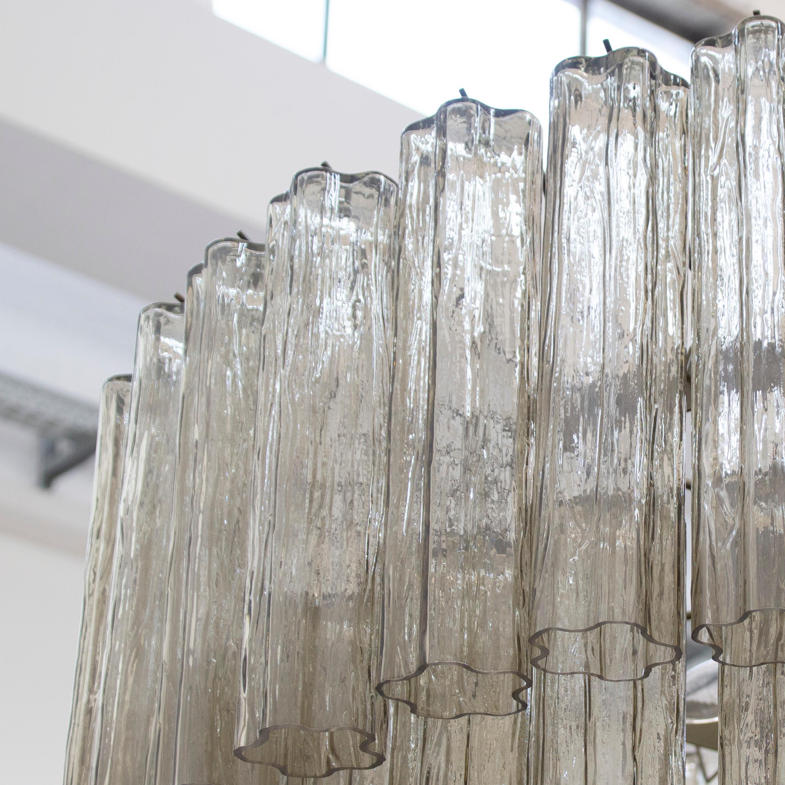 Grande lampadario con pendagli vetro di Murano fumè, ispirato al mid-century For Sale 3