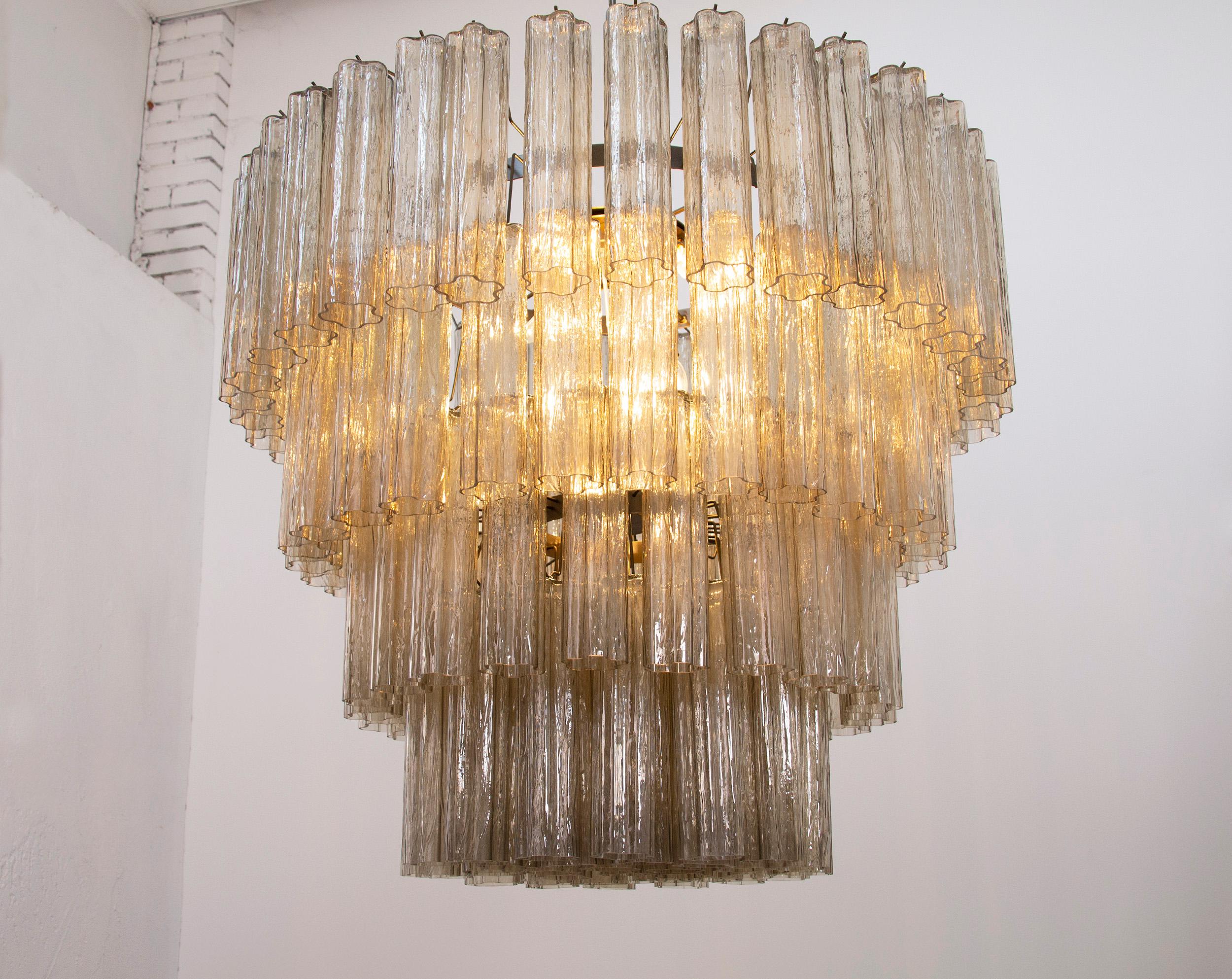 Grande lampadario con pendagli vetro di Murano fumè, ispirato al mid-century In New Condition For Sale In Trebaseleghe, IT