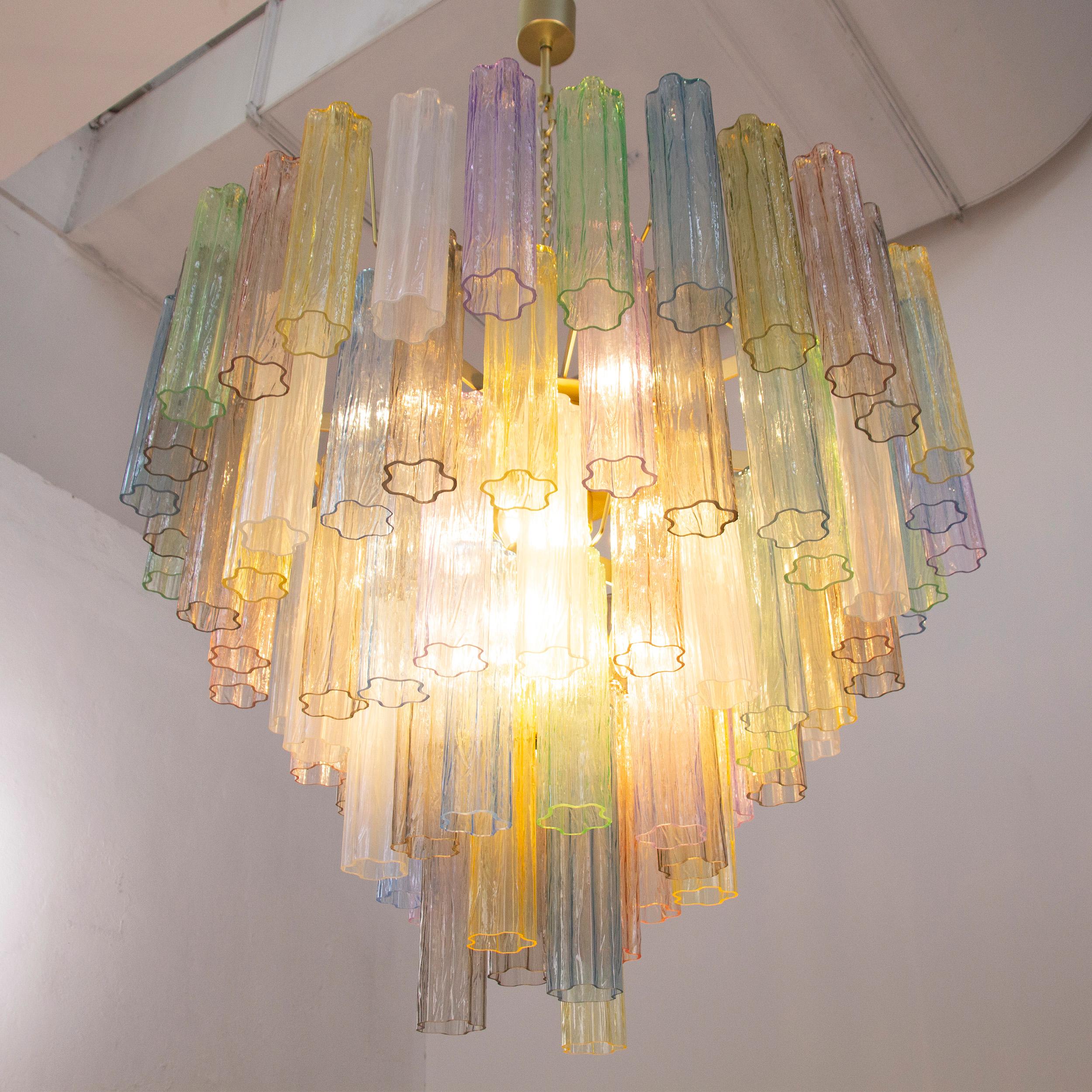 XXI secolo e contemporaneo Grande Lampadario con pendagli soffiati in vetro di Murano multicolore in vendita