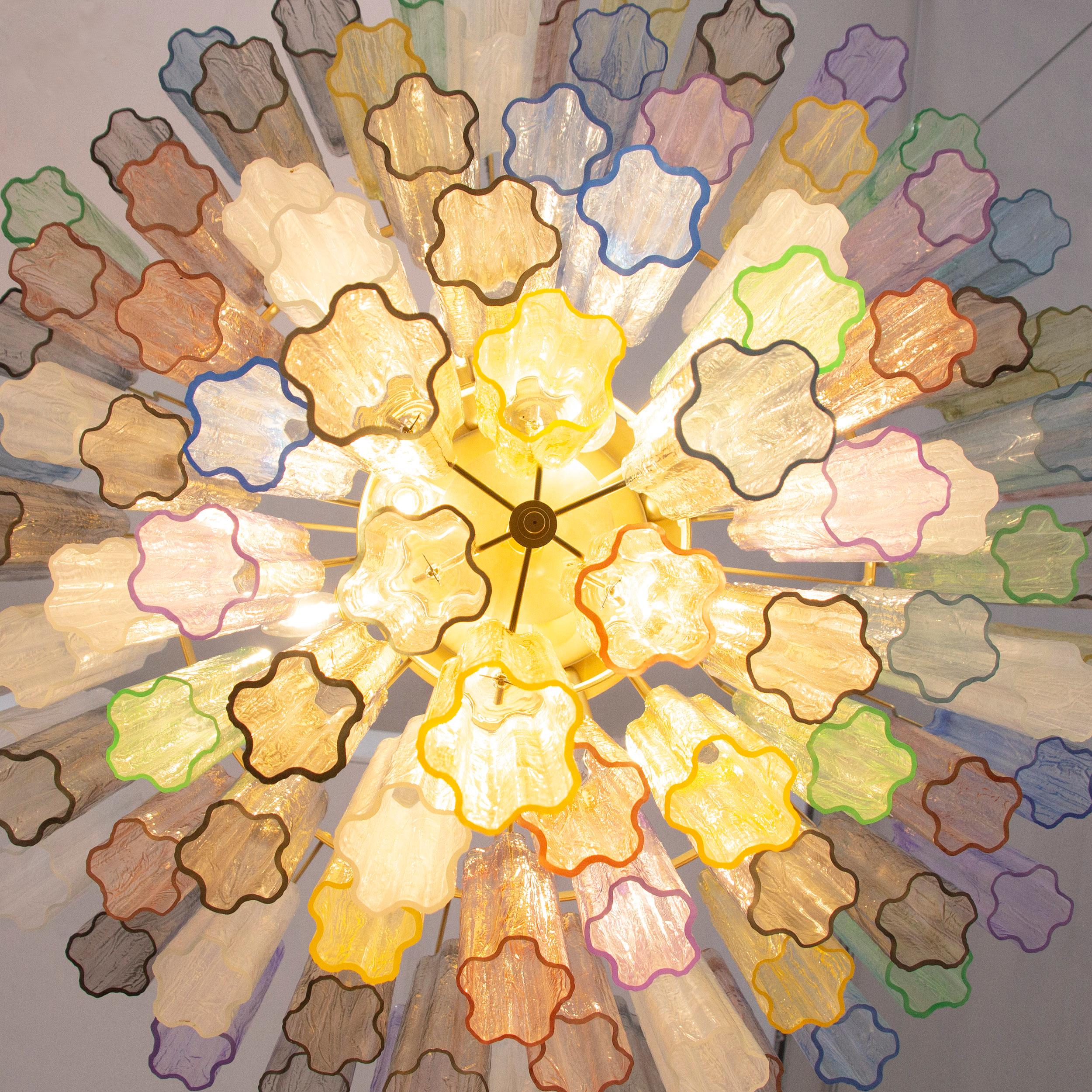 Grande Lampadario con pendagli soffiati in vetro di Murano multicolore in vendita 2