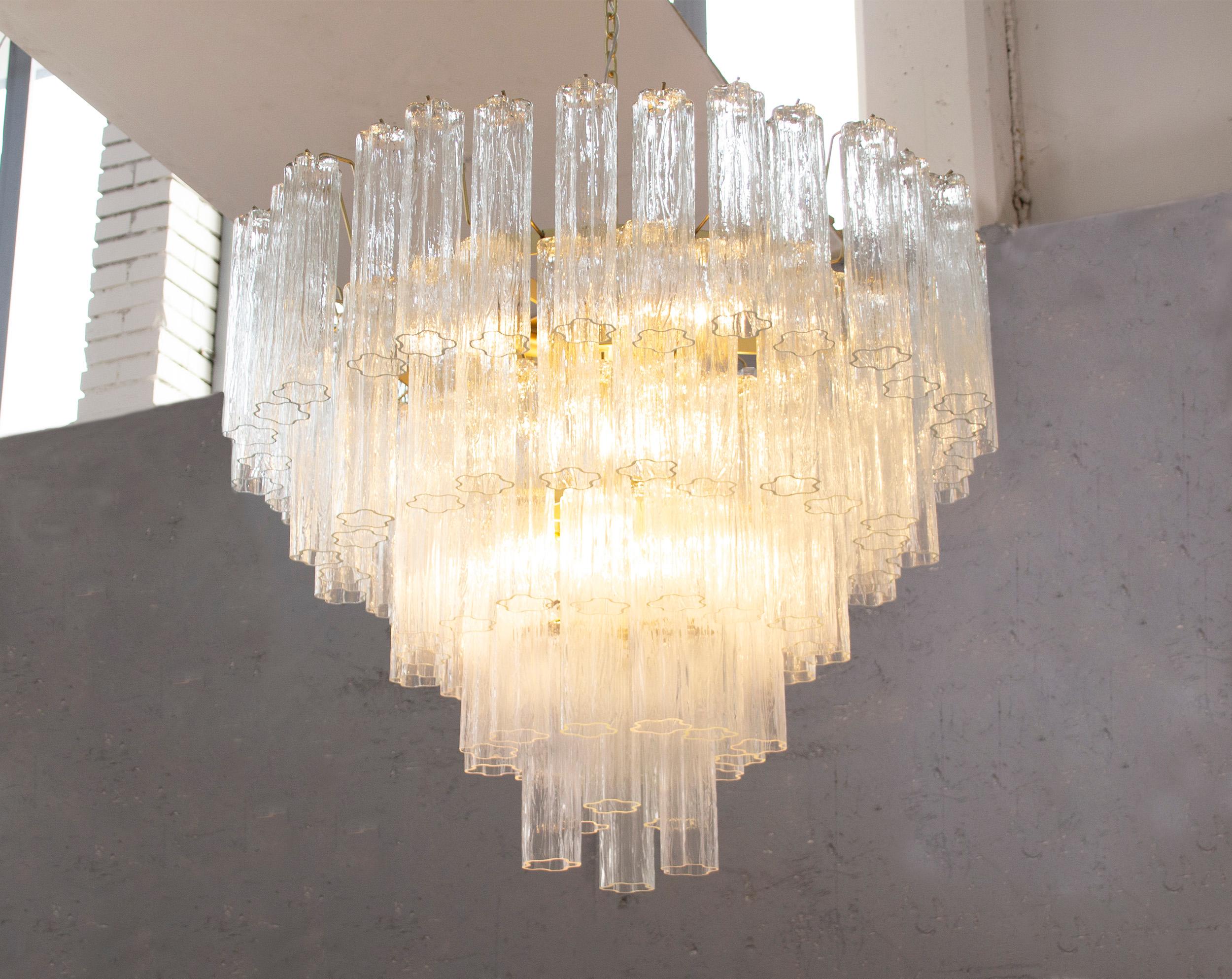 Grande Lampenleuchter mitpendagli vetro di Murano, inspiriert vom italienischen Design der Mitte des Jahrhunderts im Angebot 2
