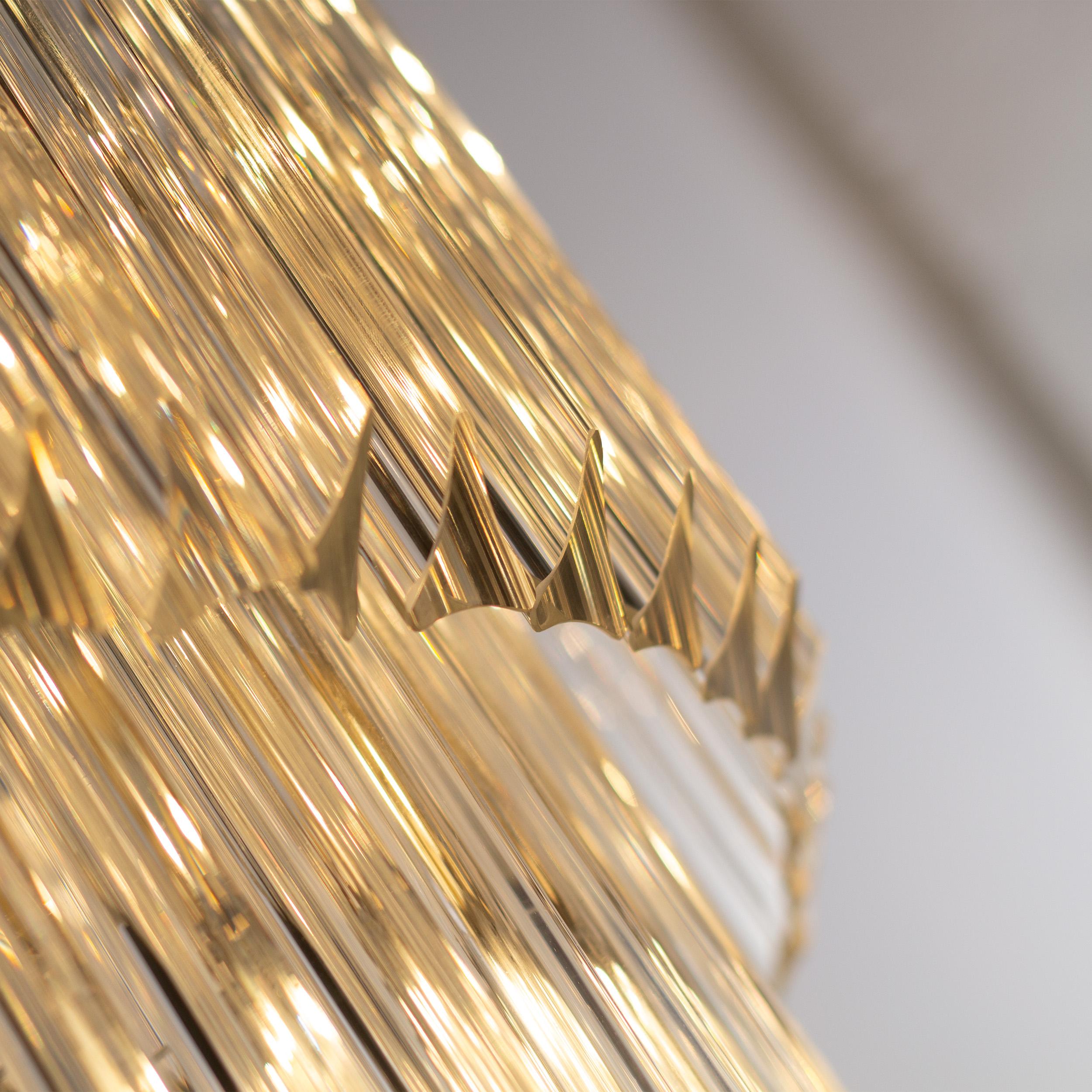 Italian Grande lampadario con triedri vetro di Murano ispirato al mid-century italiano For Sale