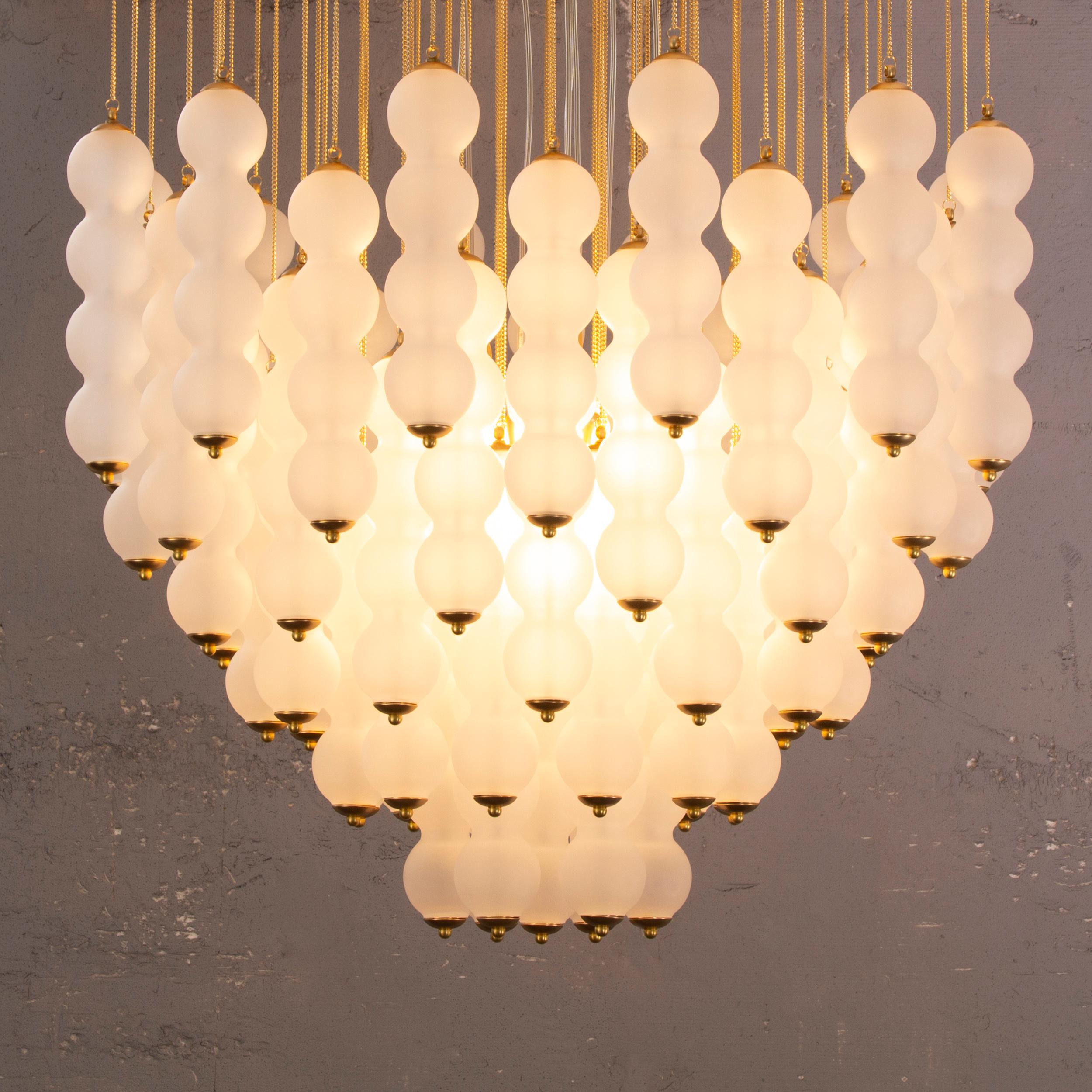 Grande lampadario con vetri di Murano pendenti, ispirato al mid-century italiano In New Condition For Sale In Trebaseleghe, IT