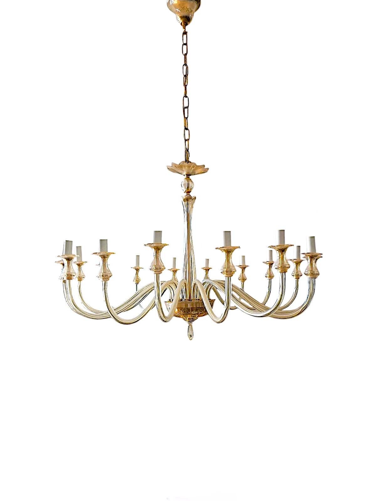 Hand-Crafted Grande Lampadario di Murano a 16 bracci, degli anni '50. For Sale