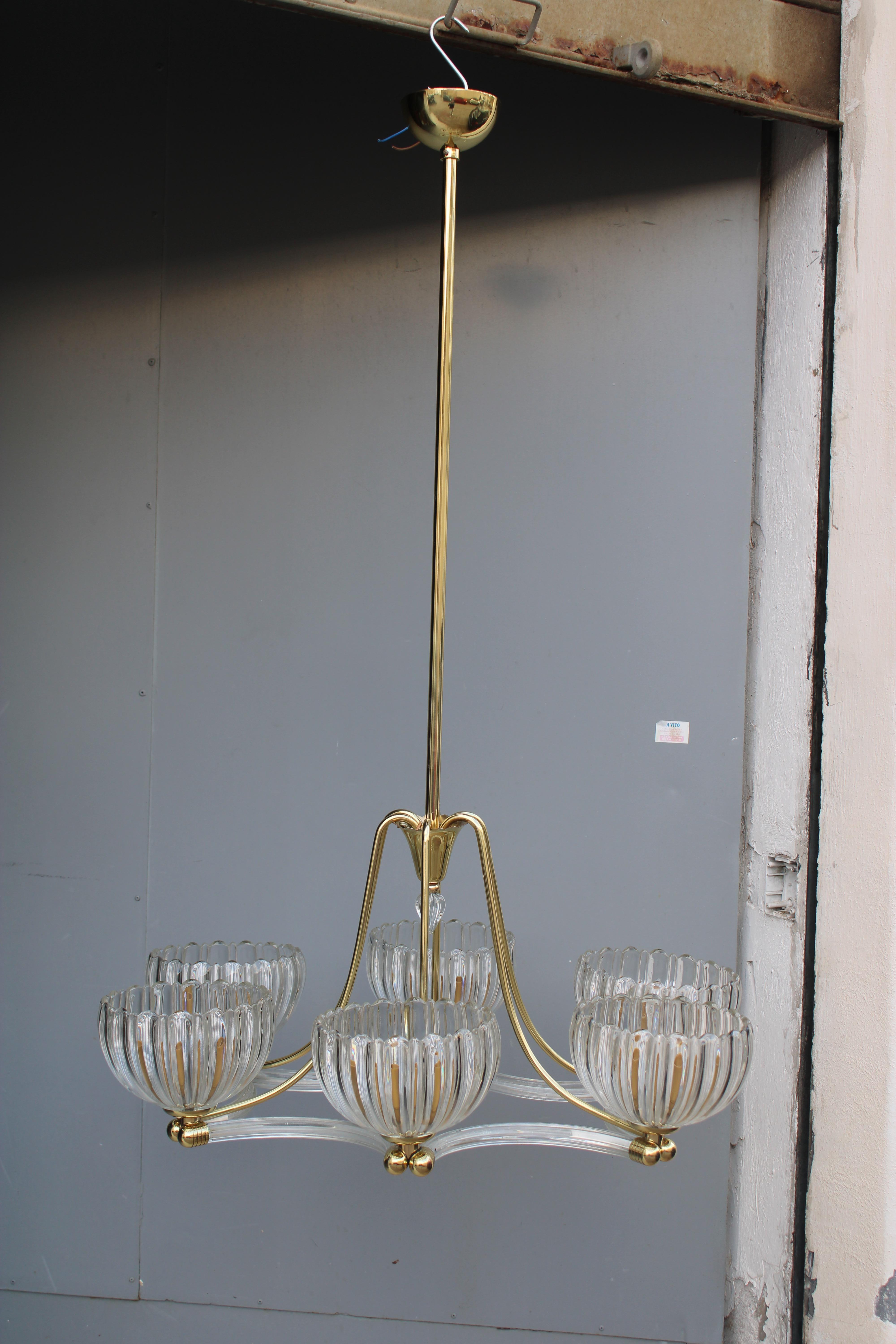 Großer eleganter Barovier-Kronleuchter aus Muranoglas und Messing von 1940 (Moderne der Mitte des Jahrhunderts) im Angebot