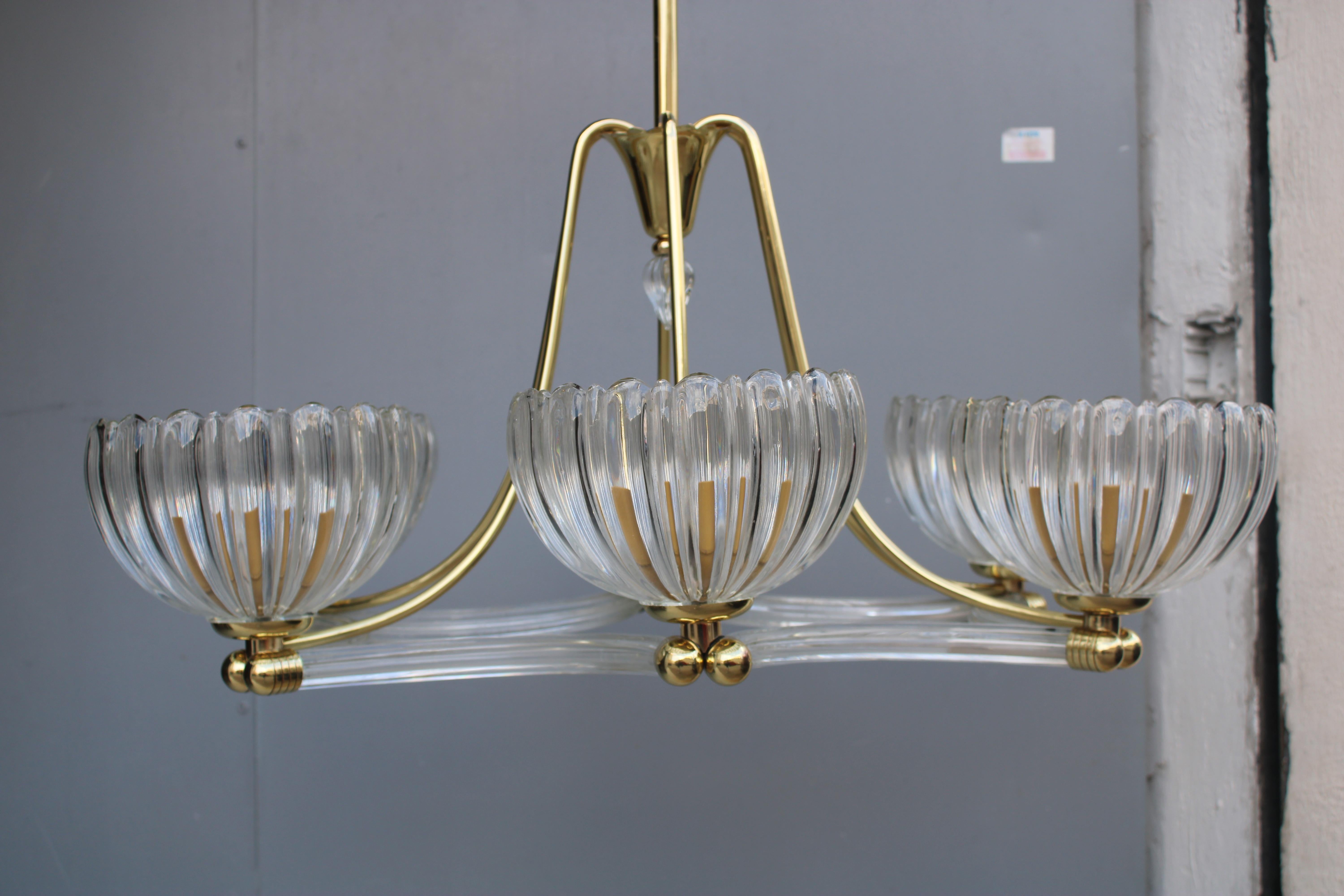 Großer eleganter Barovier-Kronleuchter aus Muranoglas und Messing von 1940 (Italian) im Angebot