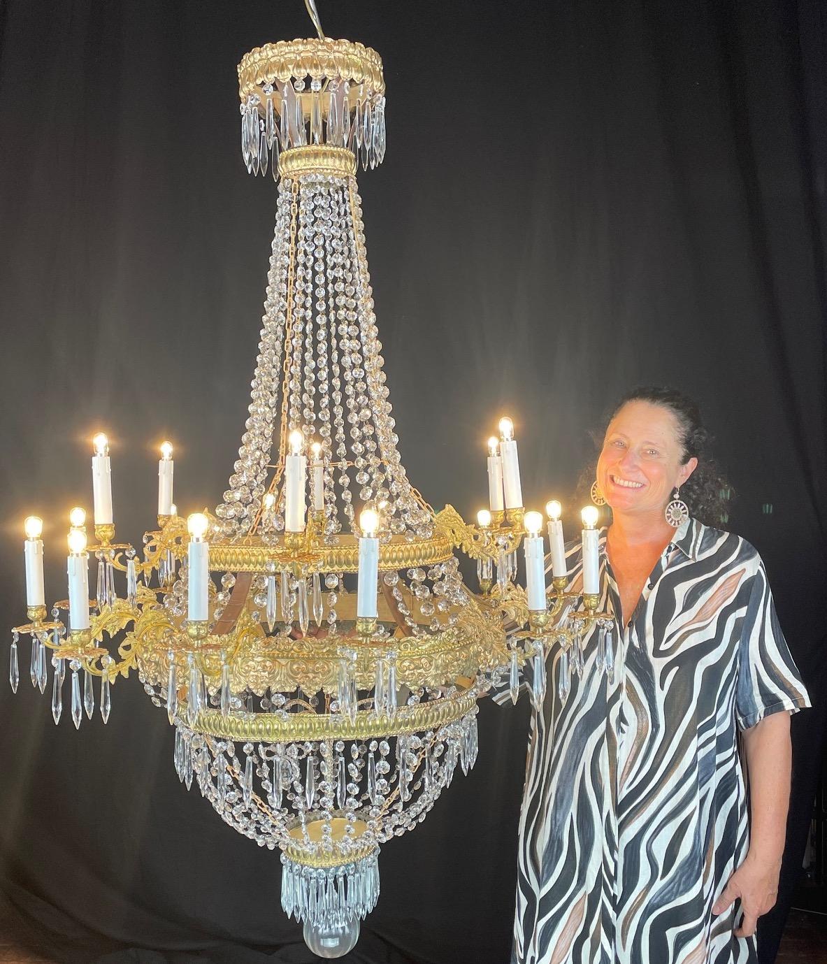 Grande Lampadario Impero Italiano 18 Luci Cristallo e Ottone Dorato XVIII Secolo in vendita 4