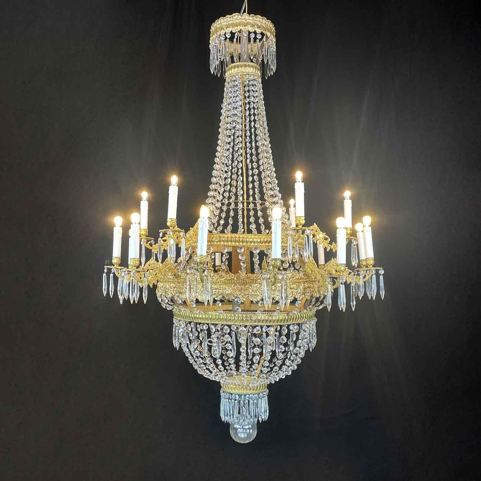 Grande Lampadario Impero Italiano 18 Luci Cristallo e Ottone Dorato XVIII Secolo Imperio en venta