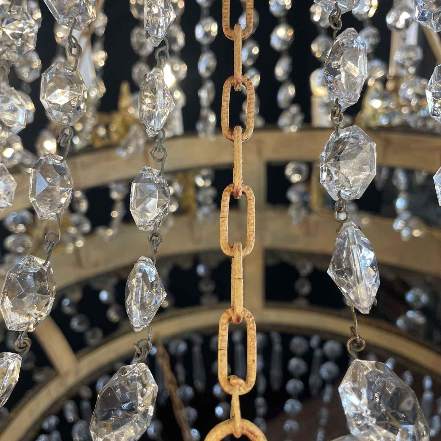 Grande Lampadario Impero Italiano 18 Luci Cristallo e Ottone Dorato XVIII Secolo en venta 10