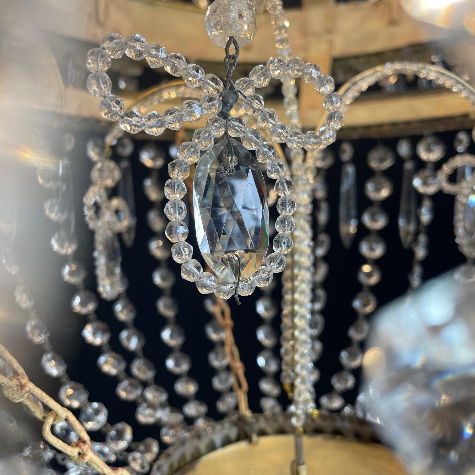 Grande Lampadario Impero Italiano 18 Luci Cristallo e Ottone Dorato XVIII Secolo In condizioni buone in vendita a Milano, MI