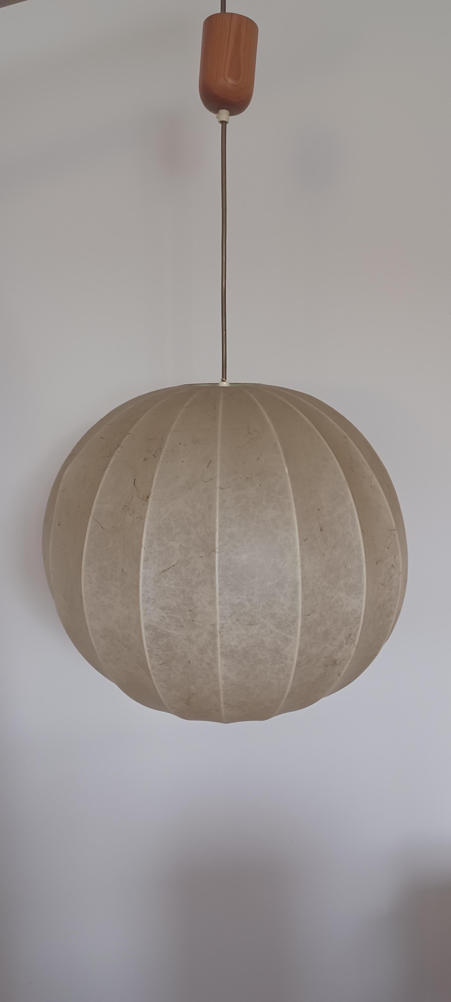 Grande lampadario in cocoon anni 70 In Good Condition For Sale In Vezzano Sul Crostolo, IT