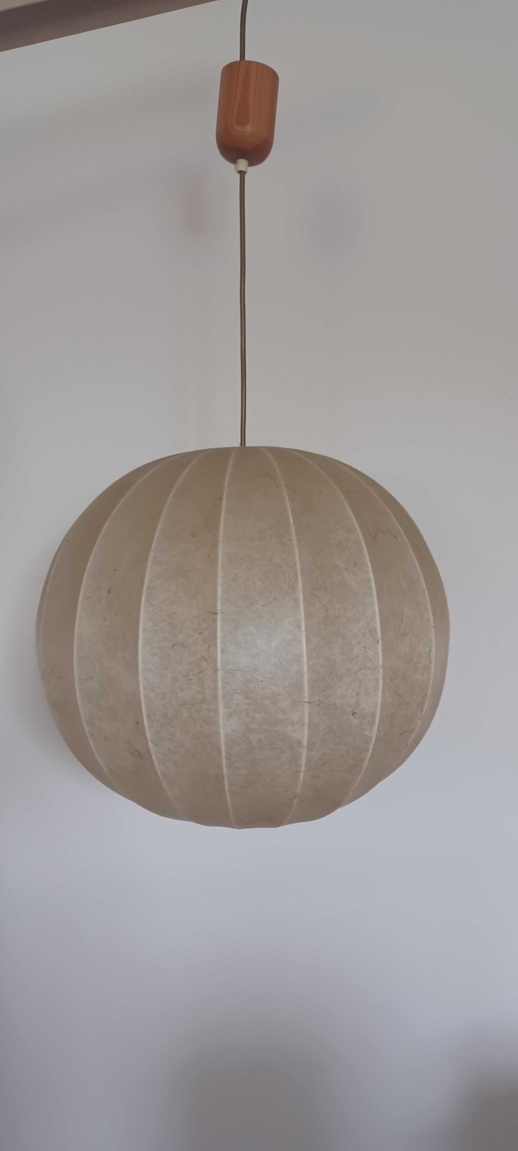 Metal Grande lampadario in cocoon anni 70 For Sale