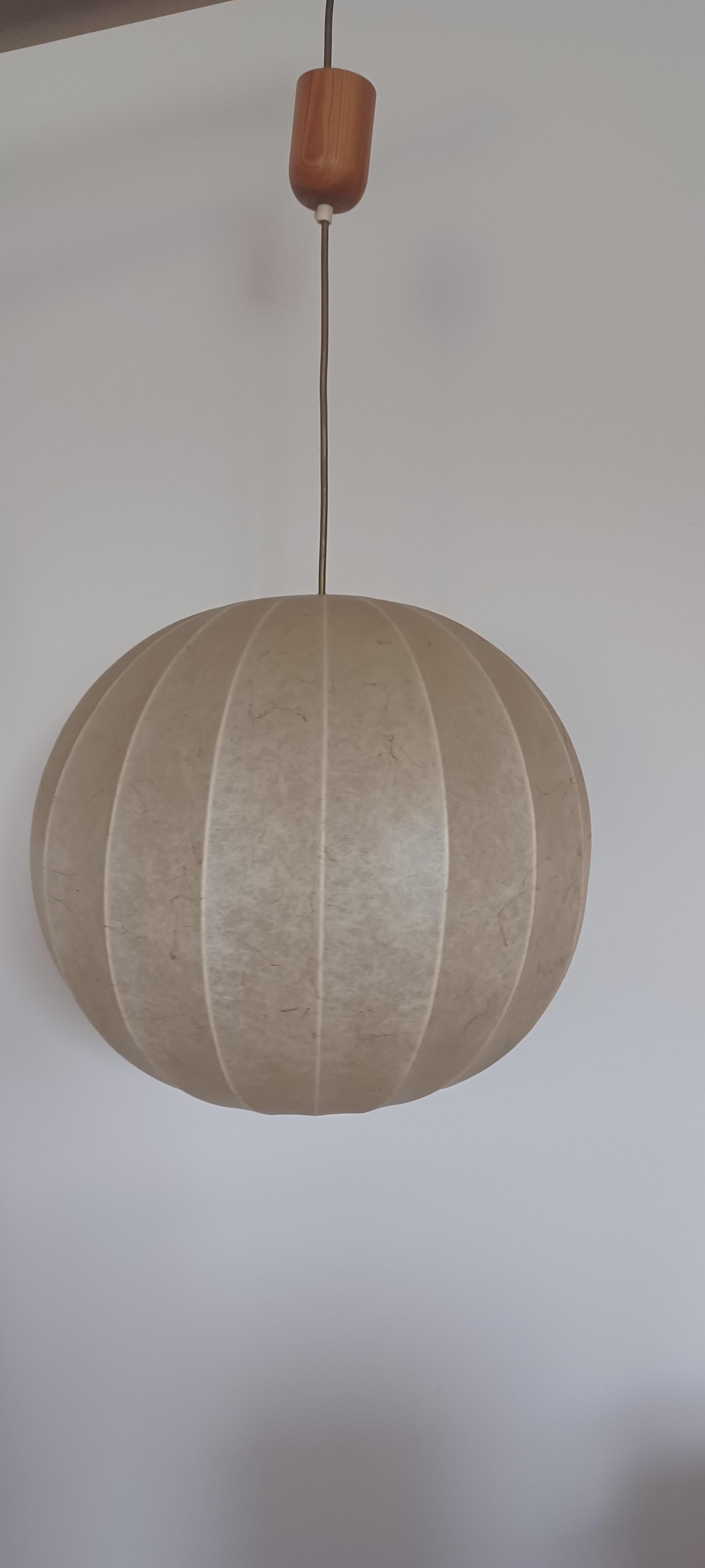 Grande lampadario in cocoon anni 70 For Sale 1