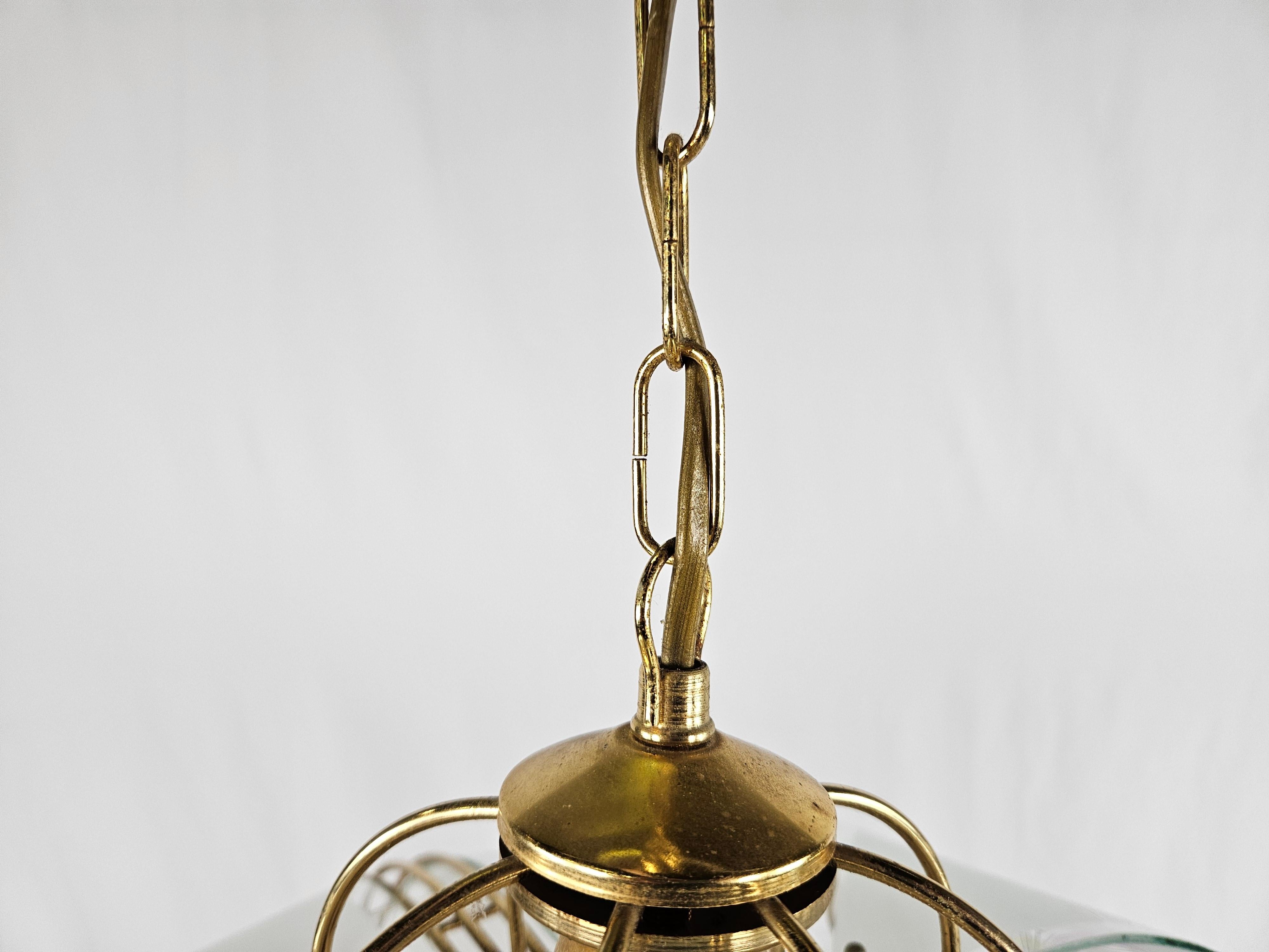Grand lustre en laiton et verre dépoli à décor floral 20e siècle en vente 8
