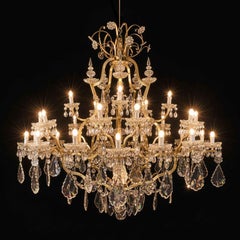Grand lustre italien en cristal et laiton Trente et une lumières sur trois commandes