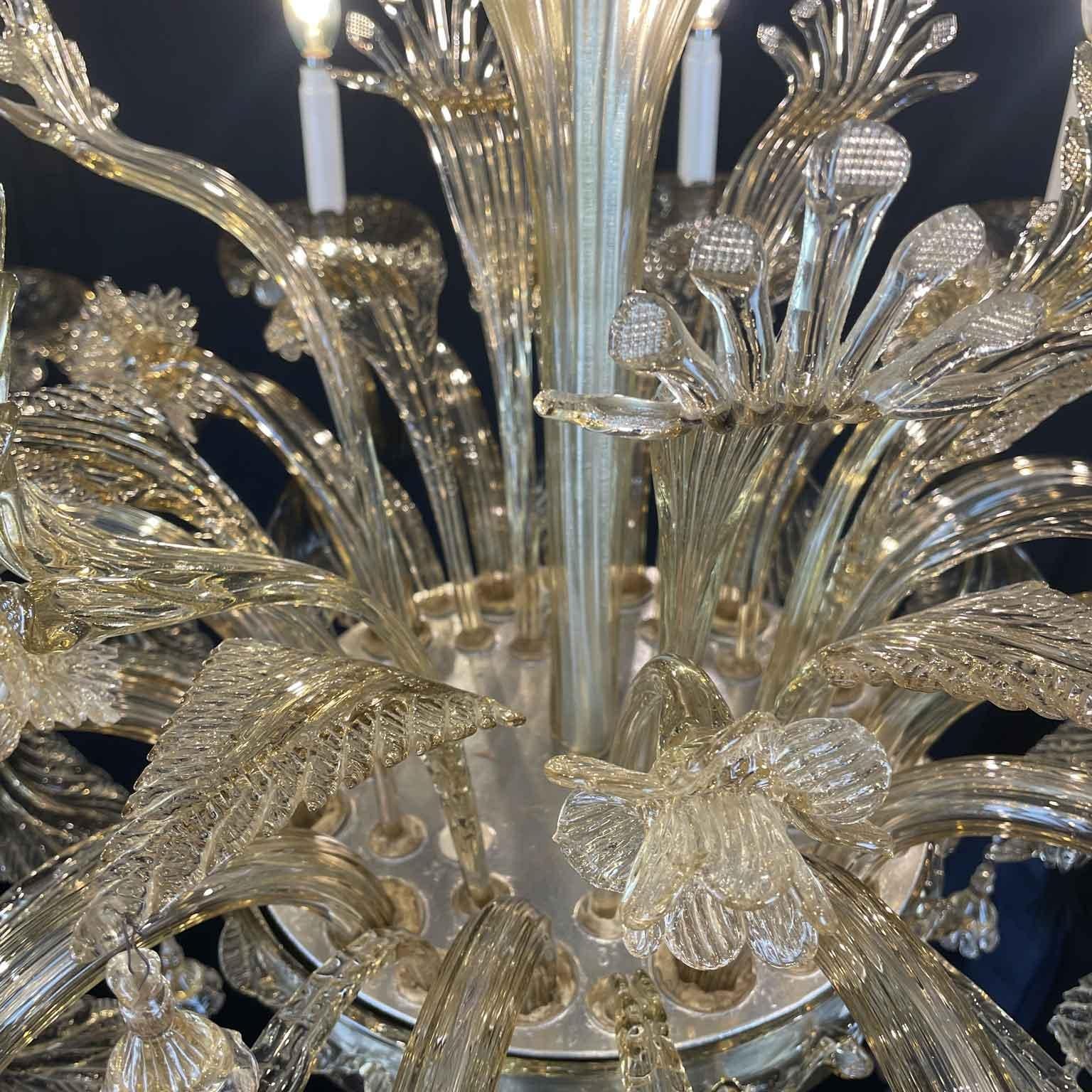 Large Italian Venetian Blown Glass Chandelier Early 1900s Twelve Lights 4
