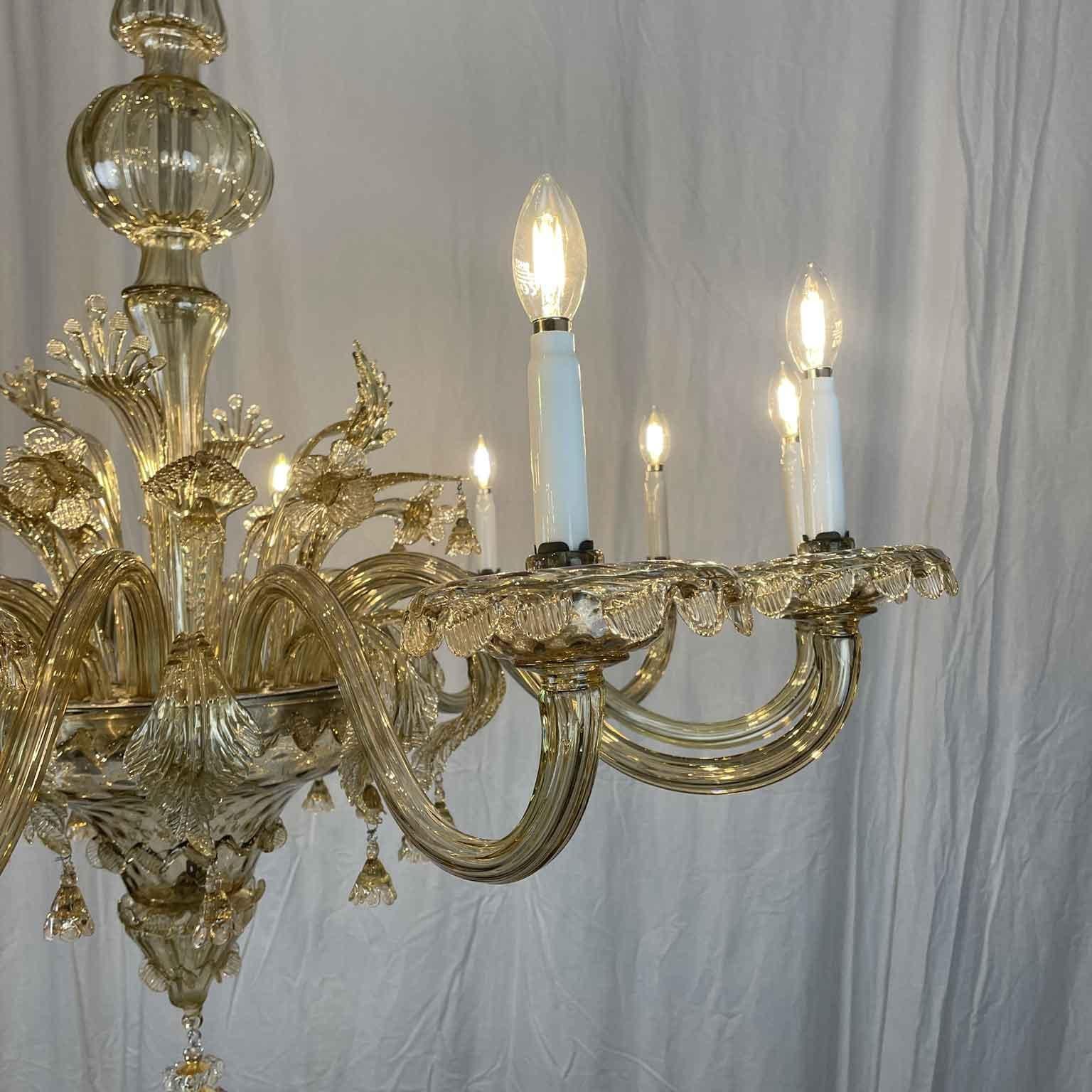 20th Century Large Italian Venetian Blown Glass Chandelier Early 1900s Twelve Lights