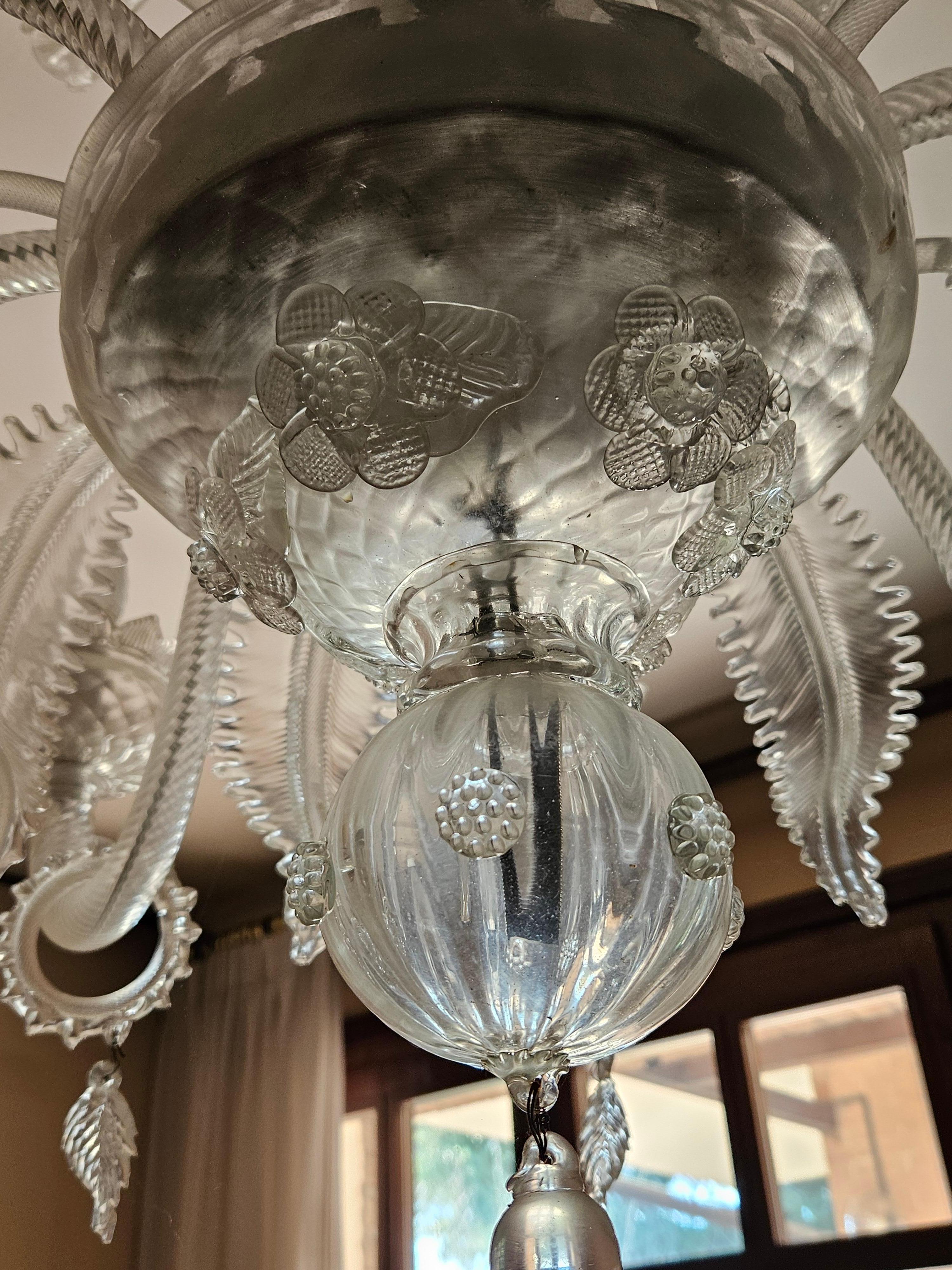 Large Venetian Murano glass chandelier with leaves and flowers and 8 light points For Sale 7