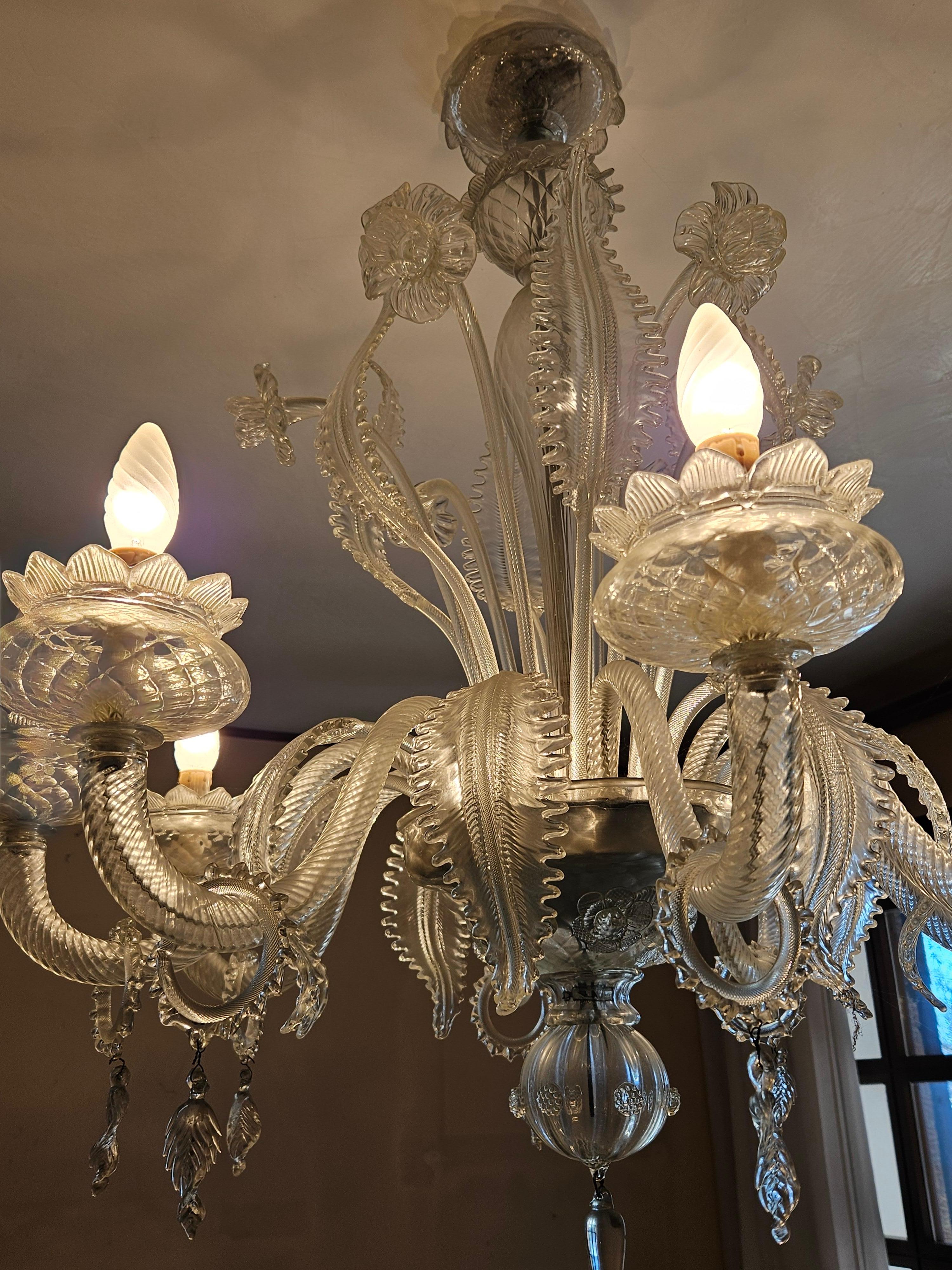 Large Venetian Murano glass chandelier with leaves and flowers and 8 light points For Sale 9