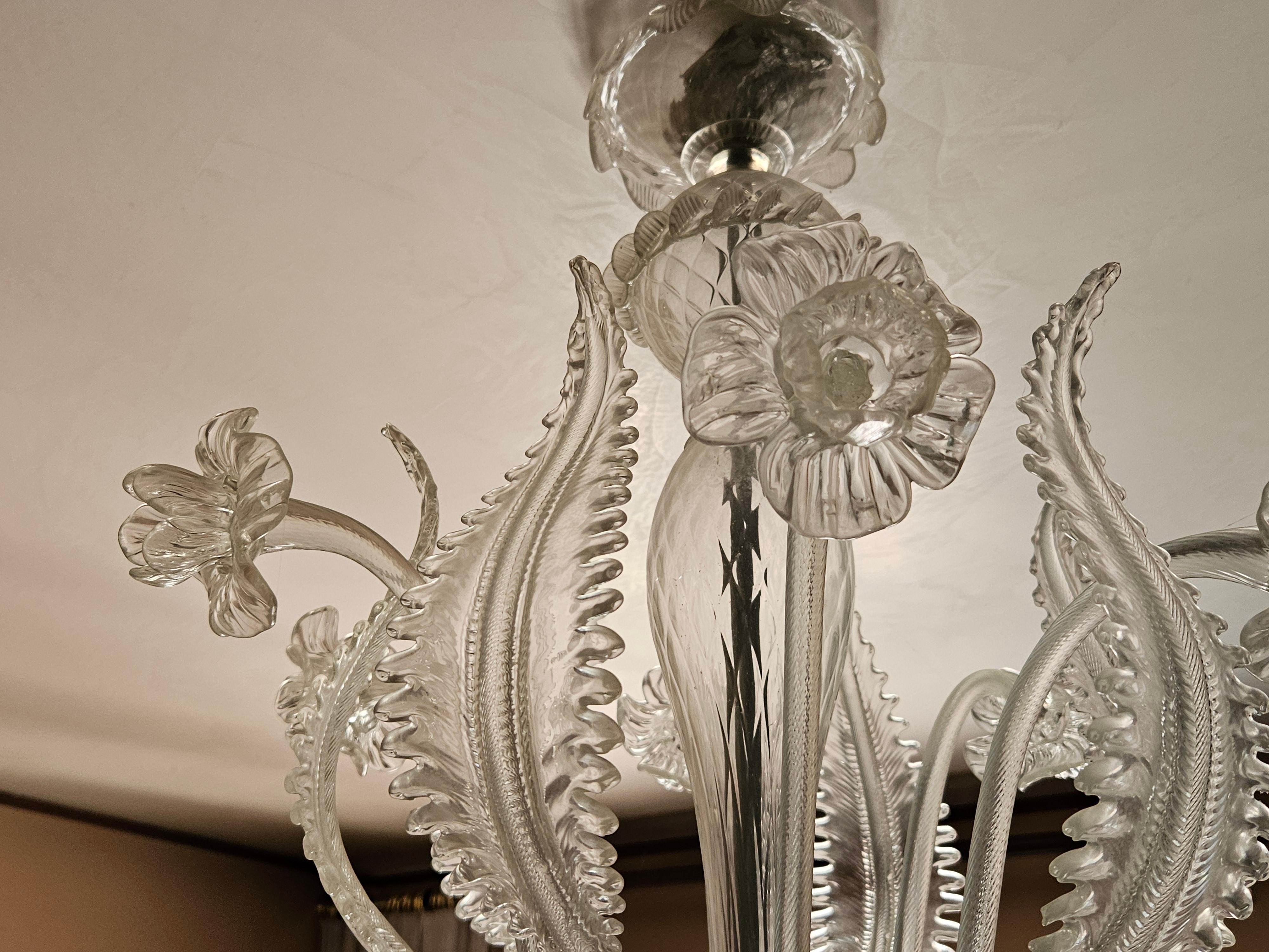 Murano Glass Large Venetian Murano glass chandelier with leaves and flowers and 8 light points For Sale