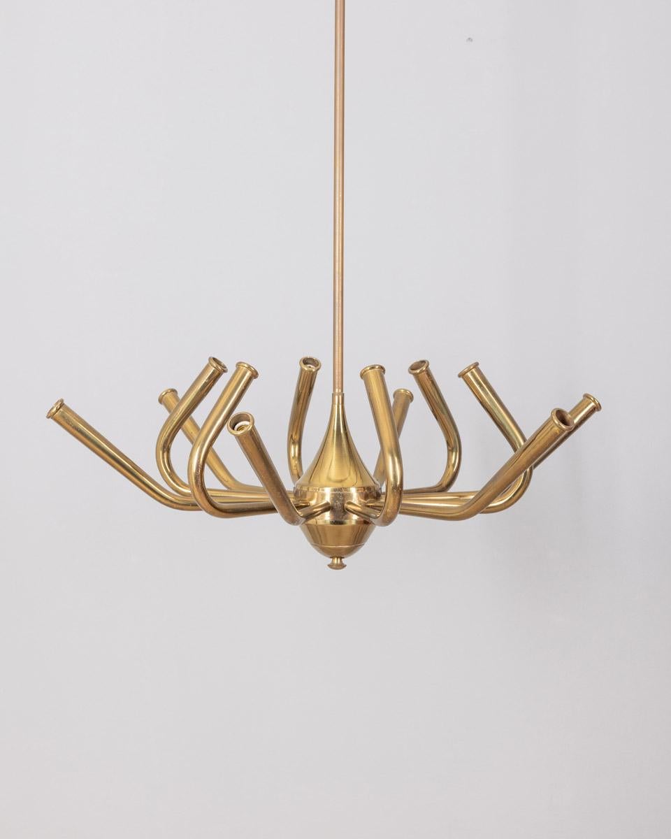 Large gilt brass chandelier with twelve arms and lights, Italian design, 1950s.

CONDITION:
In good, working condition, may show signs of wear given by time.

SIZING: 
Height 100 cm; Diameter 74 cm

MATERIALS: 
Brass

YEAR MANUFACTURED: 
1950s
